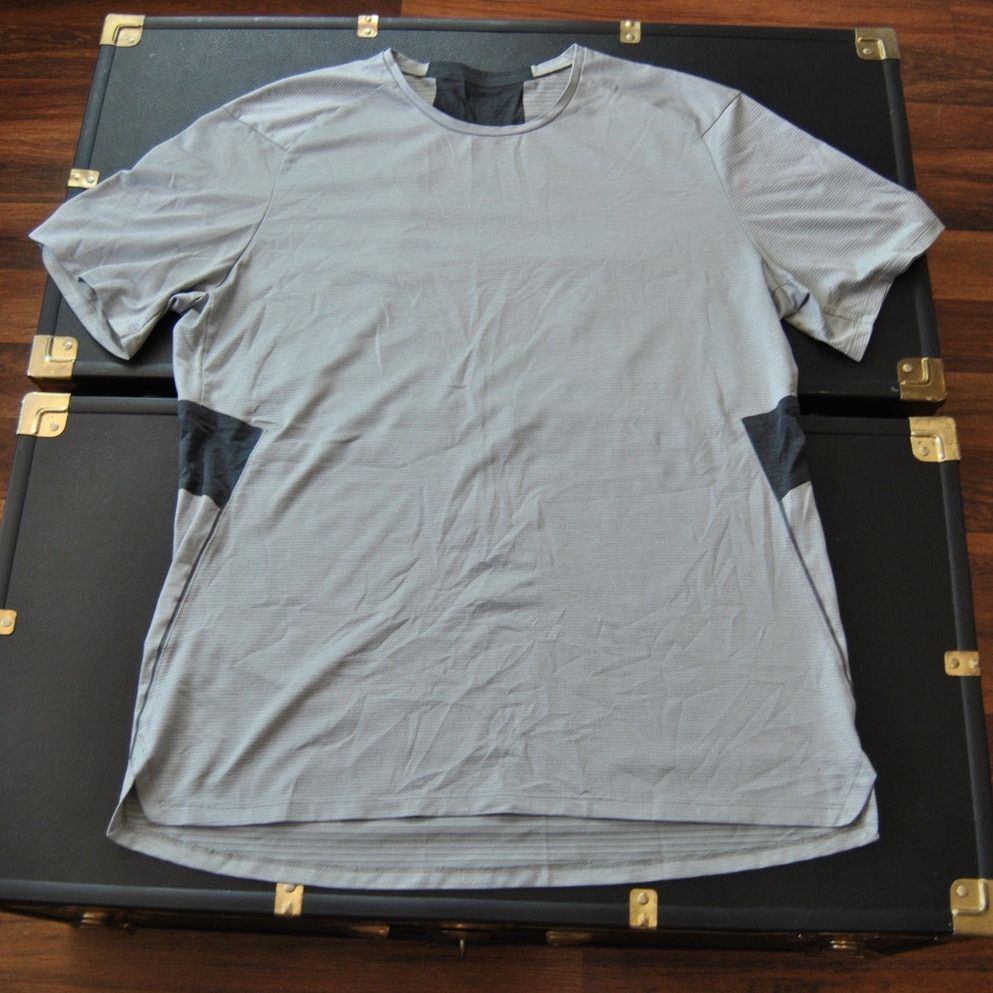 Lululemon Lululemon Two Toned Gray Short Sleeve Shirt Size US L / EU 52-54 / 3 - 3 Thumbnail