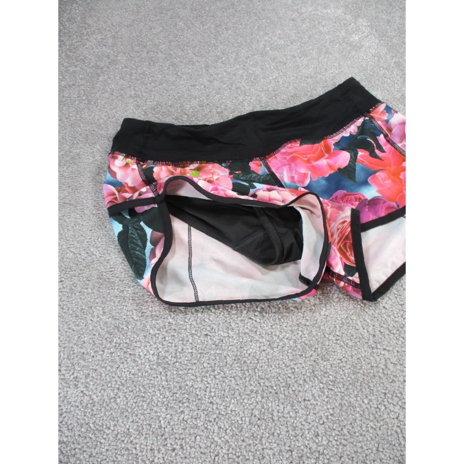 Lululemon Lululemon Shorts Womens 6 Black Multicolor Floral 3" Athletic Running Gym Cross Training Girl Womens Size 28" / US 6 / IT 42 - 3 Thumbnail