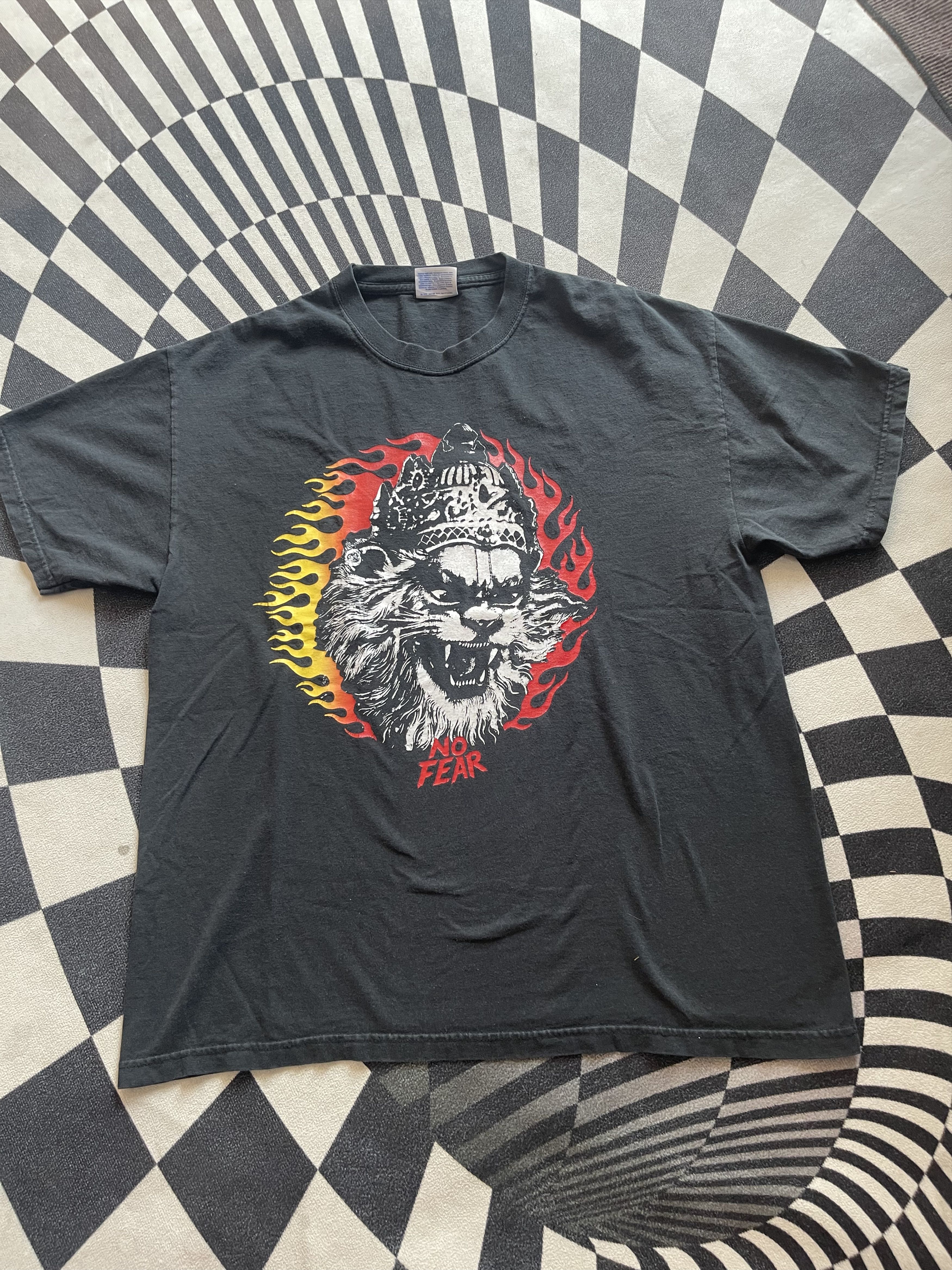 Vintage Vintage 90s No Fear "Barong" Lion Fire Graphic Shelter Tee Size US L / EU 52-54 / 3 - 1 Thumbnail