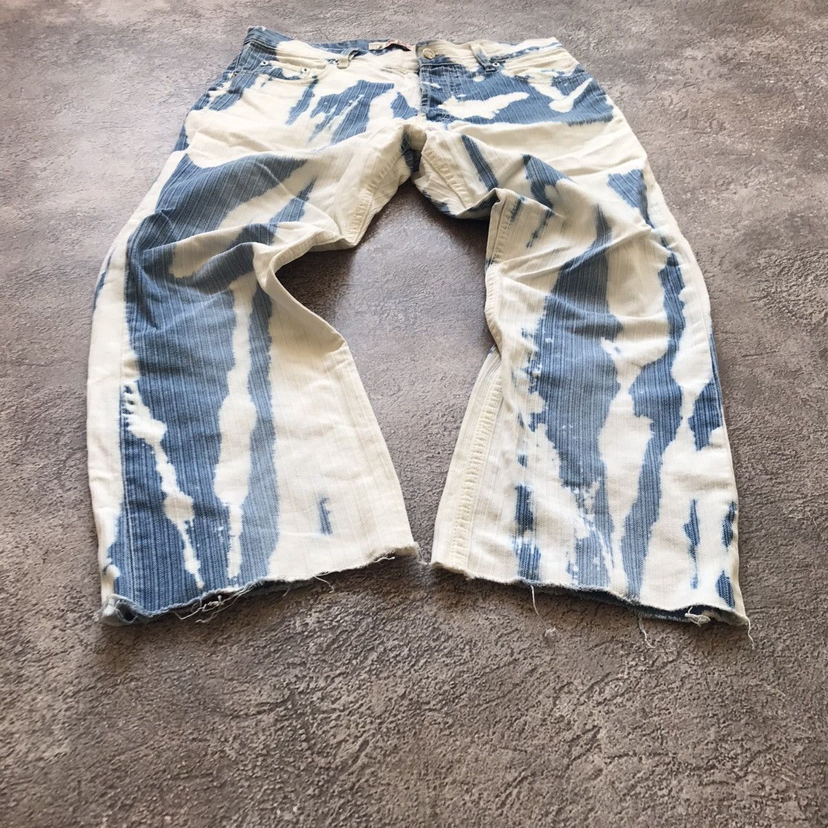 Vintage Vintage 90s Baggy Distressed Indigo Jeans Grunge Skate 31 Size US 31 - 1 Thumbnail