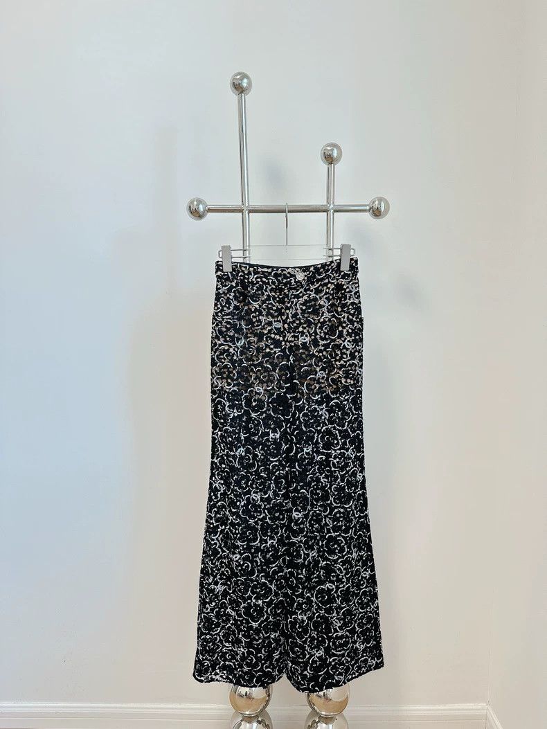 Chanel Chanel 22A high-end handicraft lace hollow trousers Size 25" / US 0 / IT 36 - 1 Thumbnail