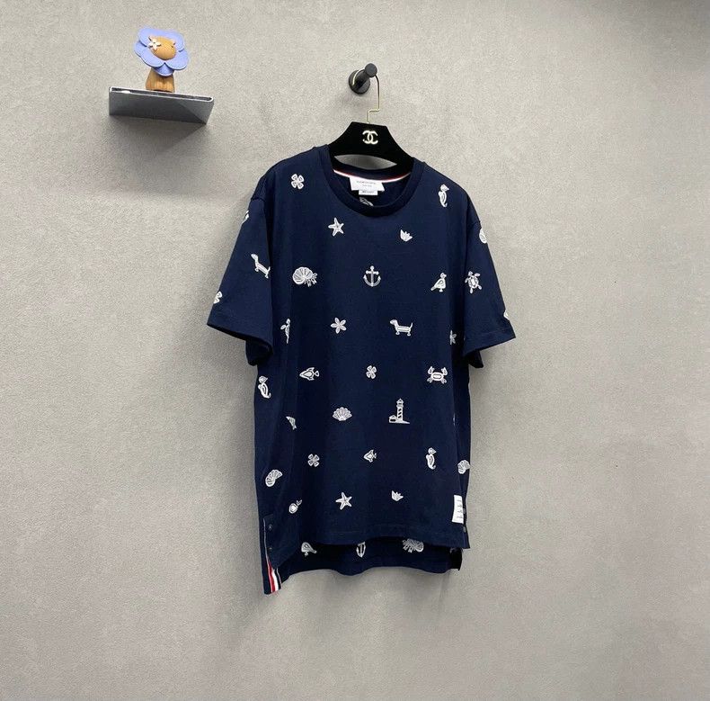 Thom Browne Thom Browne Printed round neck short sleeve T-shirt Size US XL / EU 56 / 4 - 3 Thumbnail