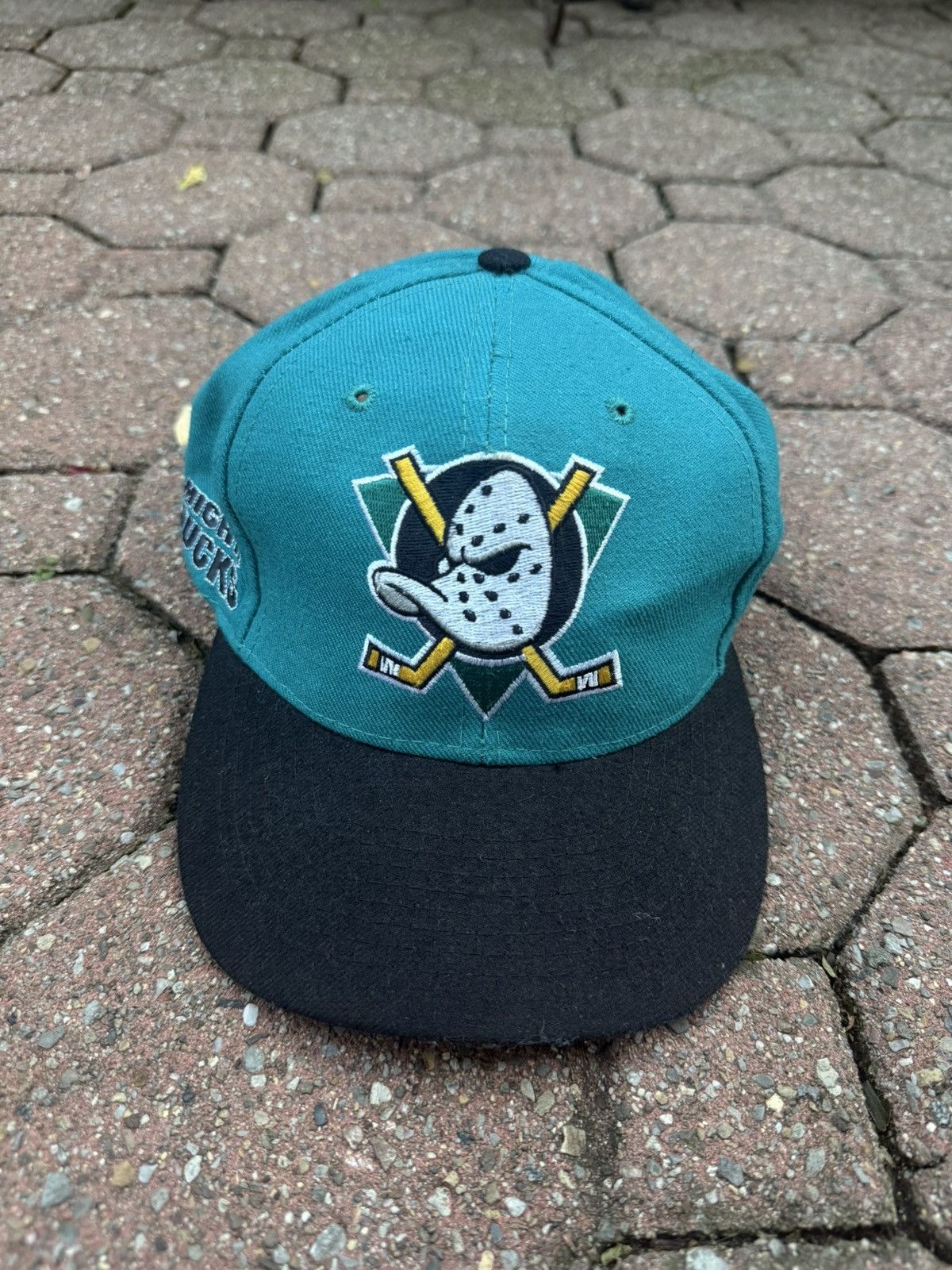 Vintage Mighty Duck Snapback NHL Official rare