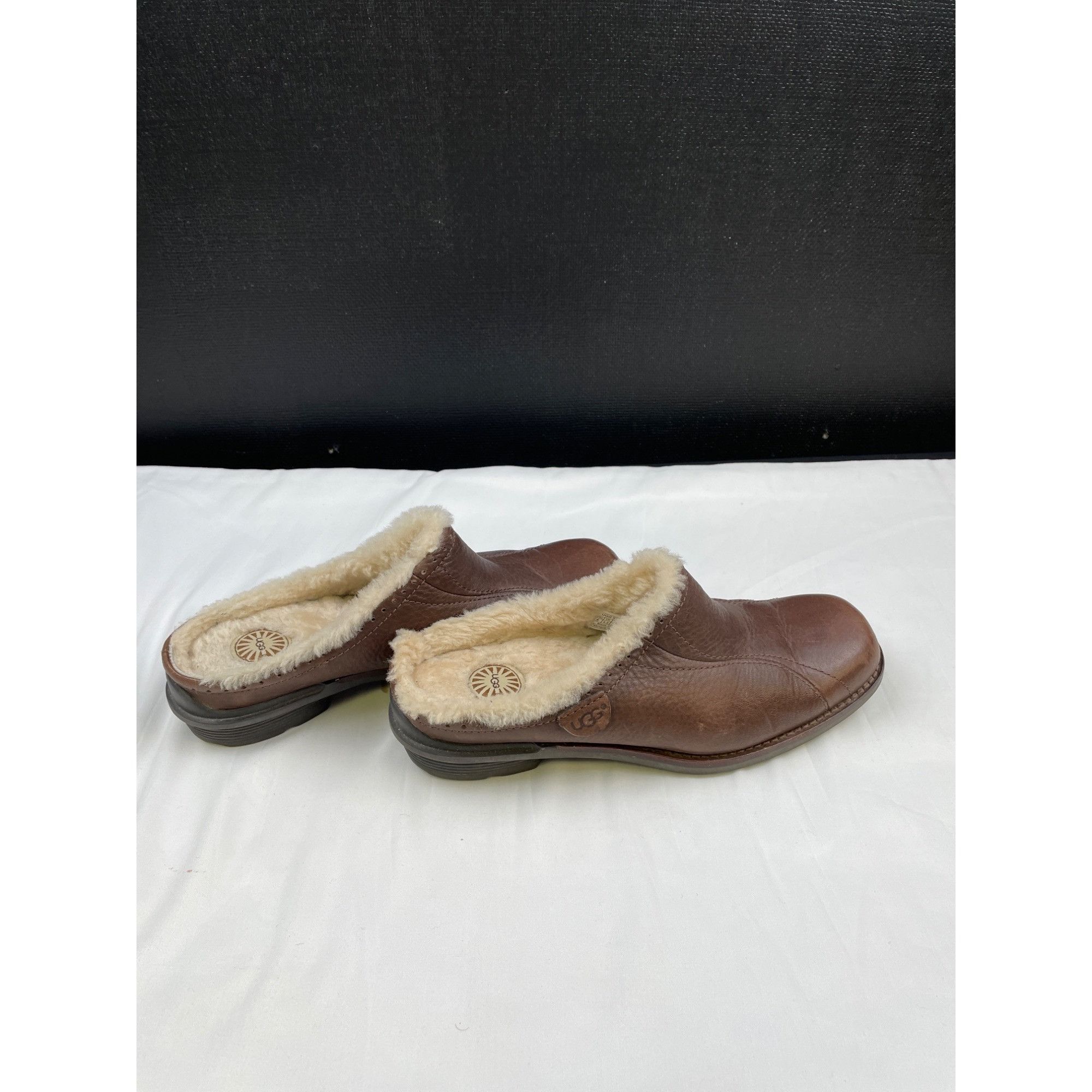 Ugg UGG Women's Brown Leather Mules Shoes/ Slip On Size 6 SKU 40 Size US 6 / IT 36 - 4 Thumbnail