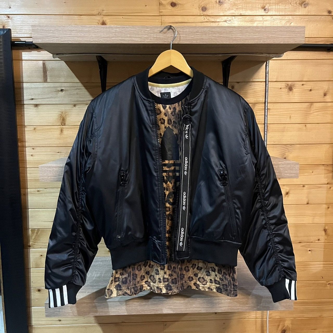 Adidas adidas women's cropped bomber jacket (free leopard tee) Size M / US 6-8 / IT 42-44 - 9 Thumbnail