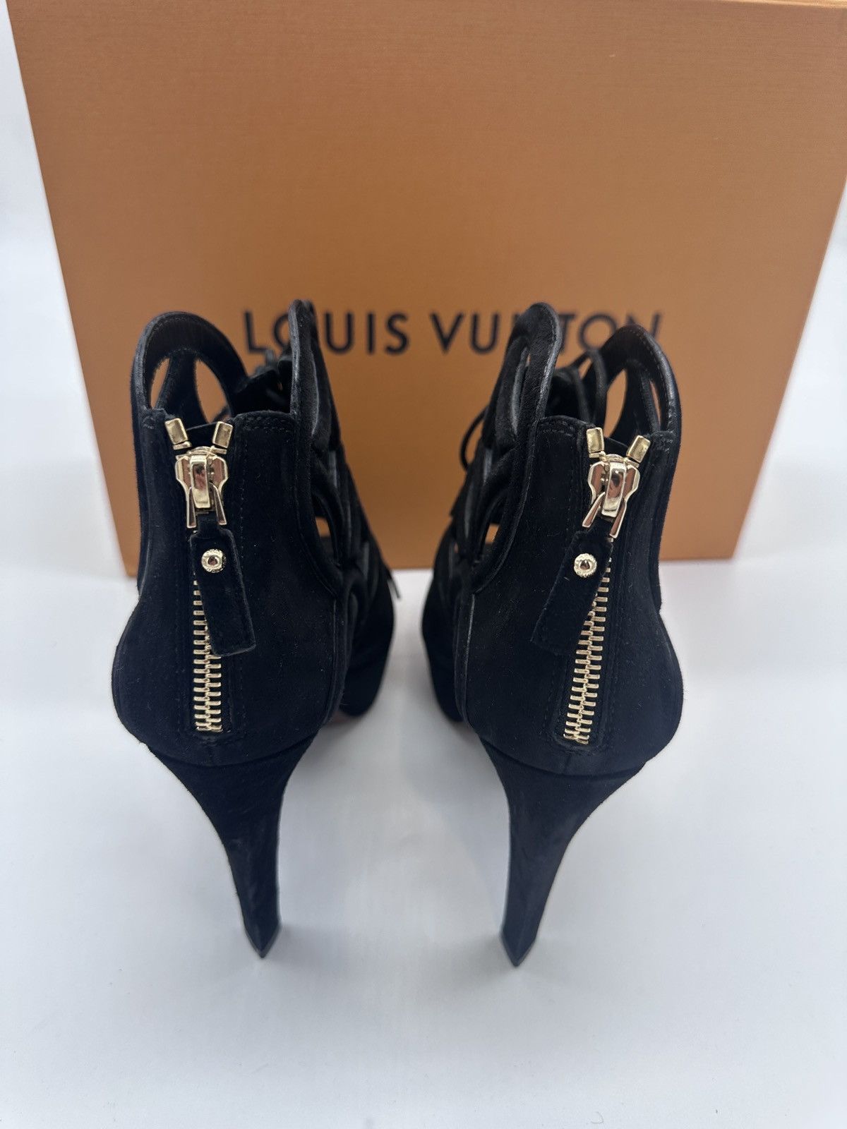 Louis Vuitton Louis Vuitton Suade Pumps Heels Size 38 LV 8 US Size US 8 / IT 38 - 6 Thumbnail
