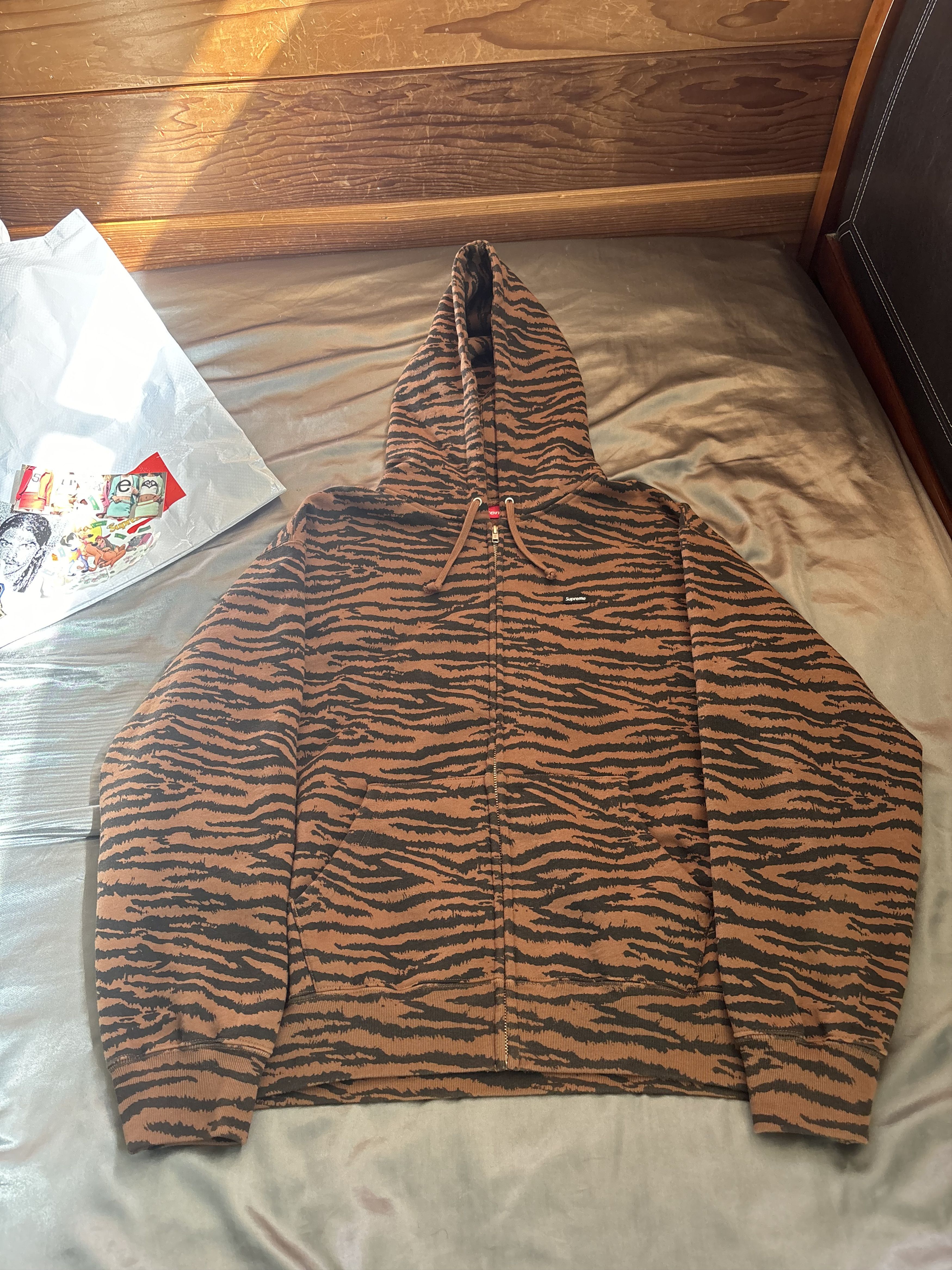 Supreme Supreme Small Box Zip Up “Tiger” Size US M / EU 48-50 / 2 - 1 Thumbnail