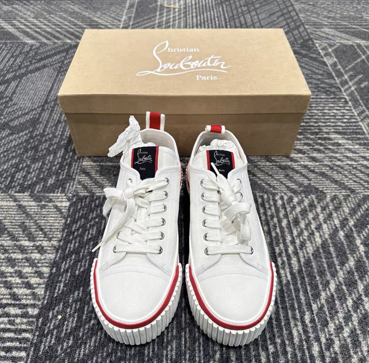 Christian Louboutin Christian Louboutin White Platform Canvas Sneakers J42 Size US 7 / EU 40 - 2 Thumbnail