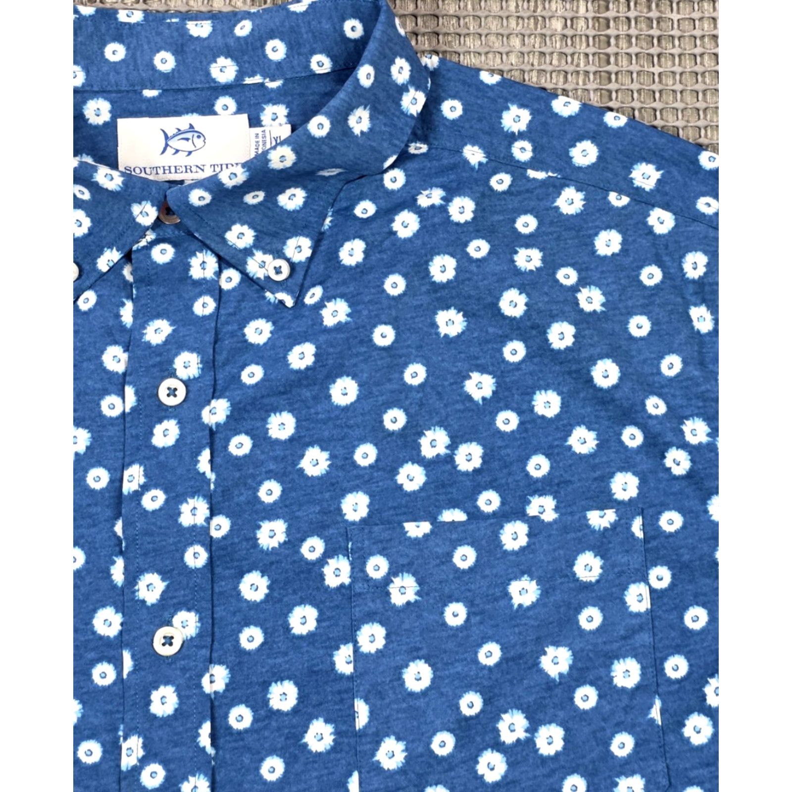 Southern Tide Southern Tide Button-Up Shirt XL Blue Floral Nylon/Spandex Poppin Poppies Sport Shirt Men Regular Lightweight (2010s) Size US XL / EU 56 / 4 - 4 Thumbnail