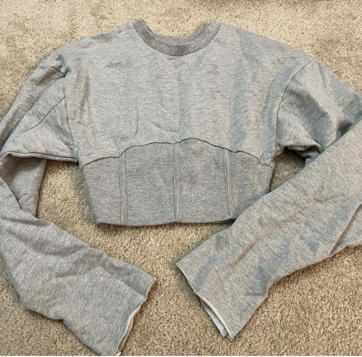 Urban Outfitters Urban Outfitters Cropped Gray Ribbed Sweatshirt Size S / US 4 / IT 40 - 1 Thumbnail