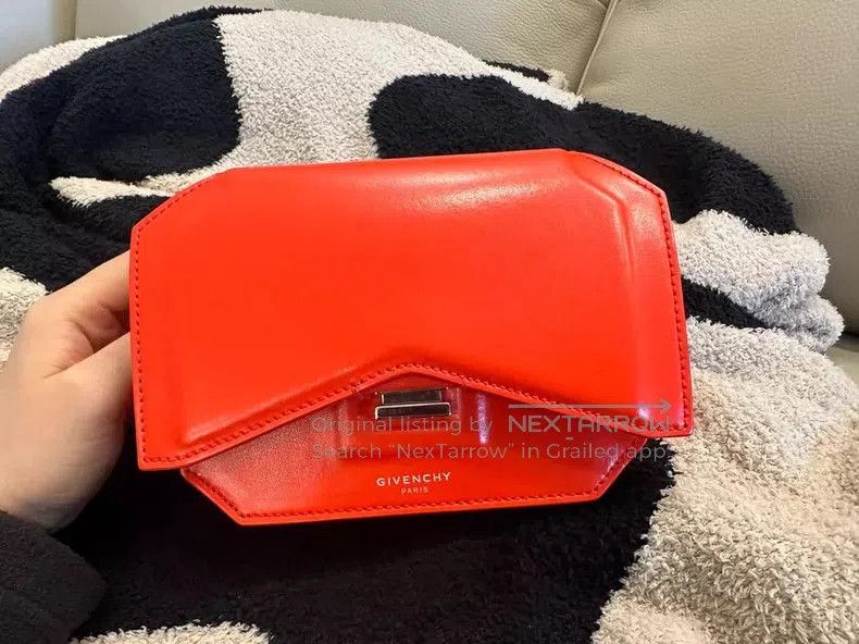 Givenchy Givenchy Bow Cut Mini Chain Bag. Size ONE SIZE - 1 Thumbnail