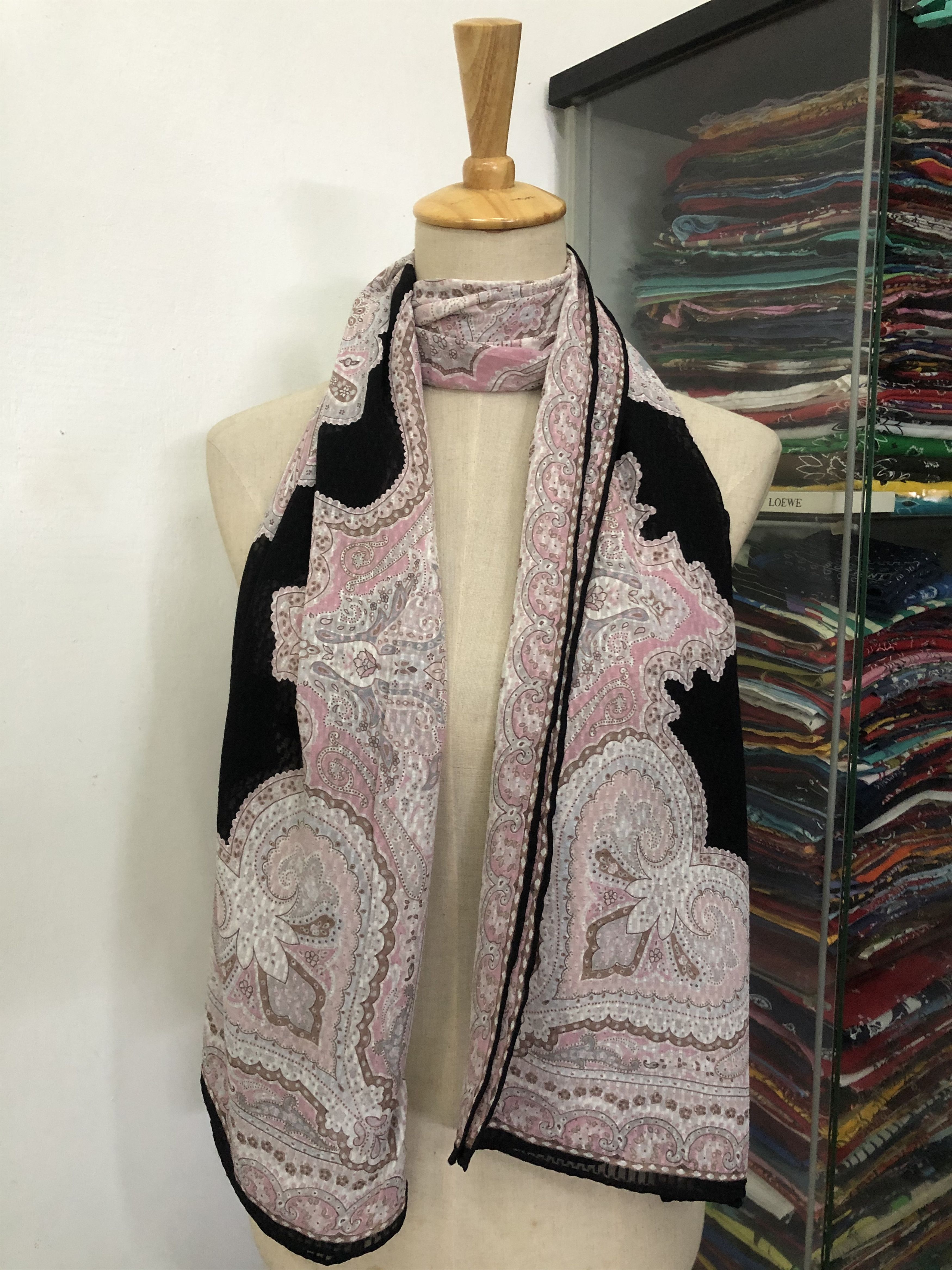 Vintage Vintage Leilian Silk Scarf Size ONE SIZE - 1 Thumbnail