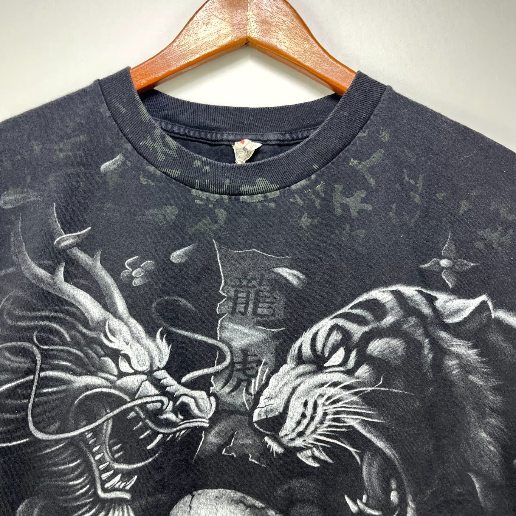 Vintage VINTAGE Dragon Tiger Skull Skater T Shirt 2XL Faded Camouflage Black Cotton 90s Skull Mens Shirt Size US XXL / EU 58 / 5 - 3 Thumbnail