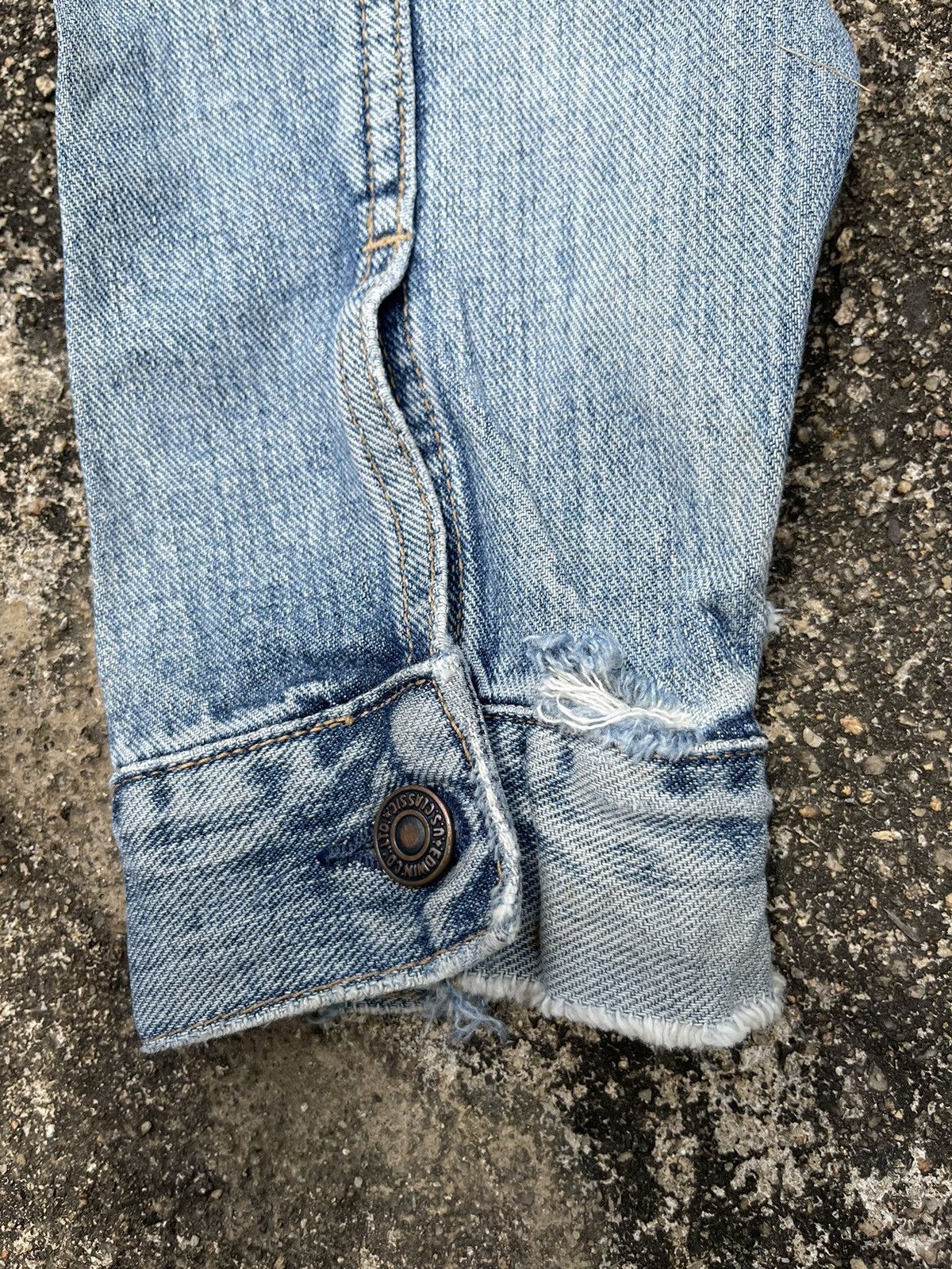 Edwin Edwin US Classic Denim Jacket Light Wash Distressed Japan Size US M / EU 48-50 / 2 - 11 Thumbnail