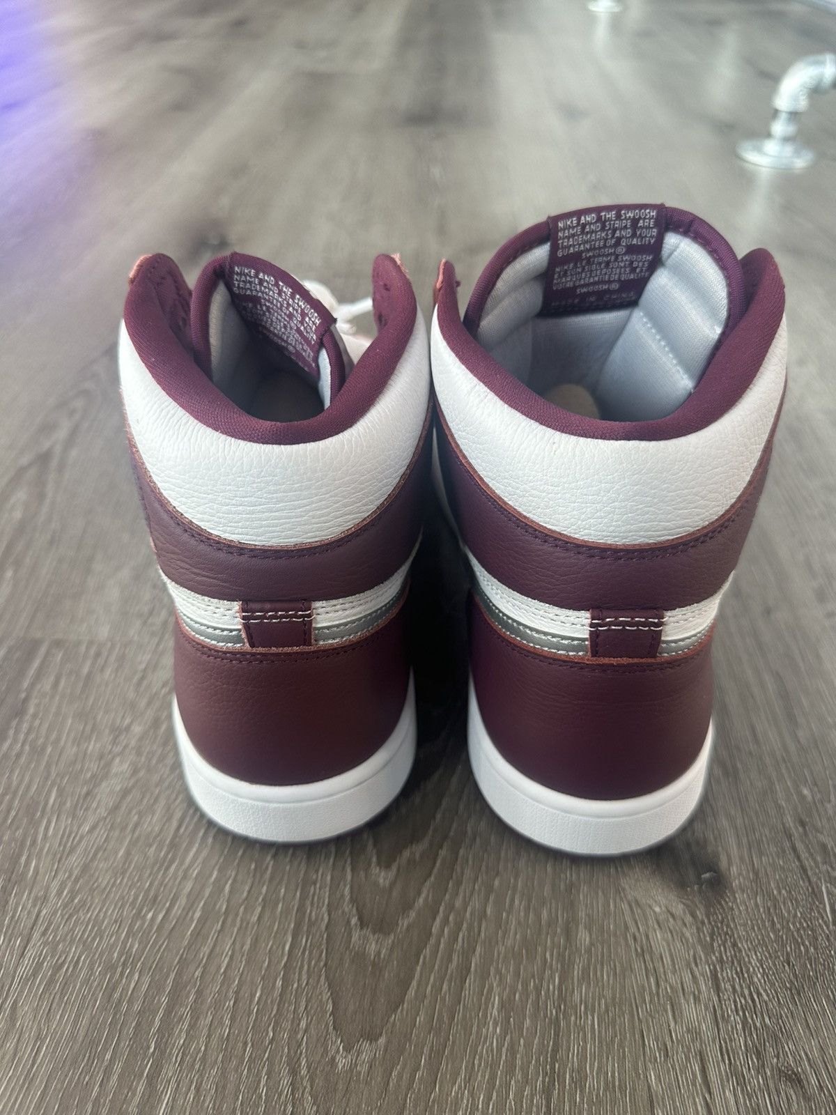 Jordan Brand Air Jordan 1 High OG “Bordeaux” **PRE-OWNED** Size US 10.5 / EU 43-44 - 4 Thumbnail