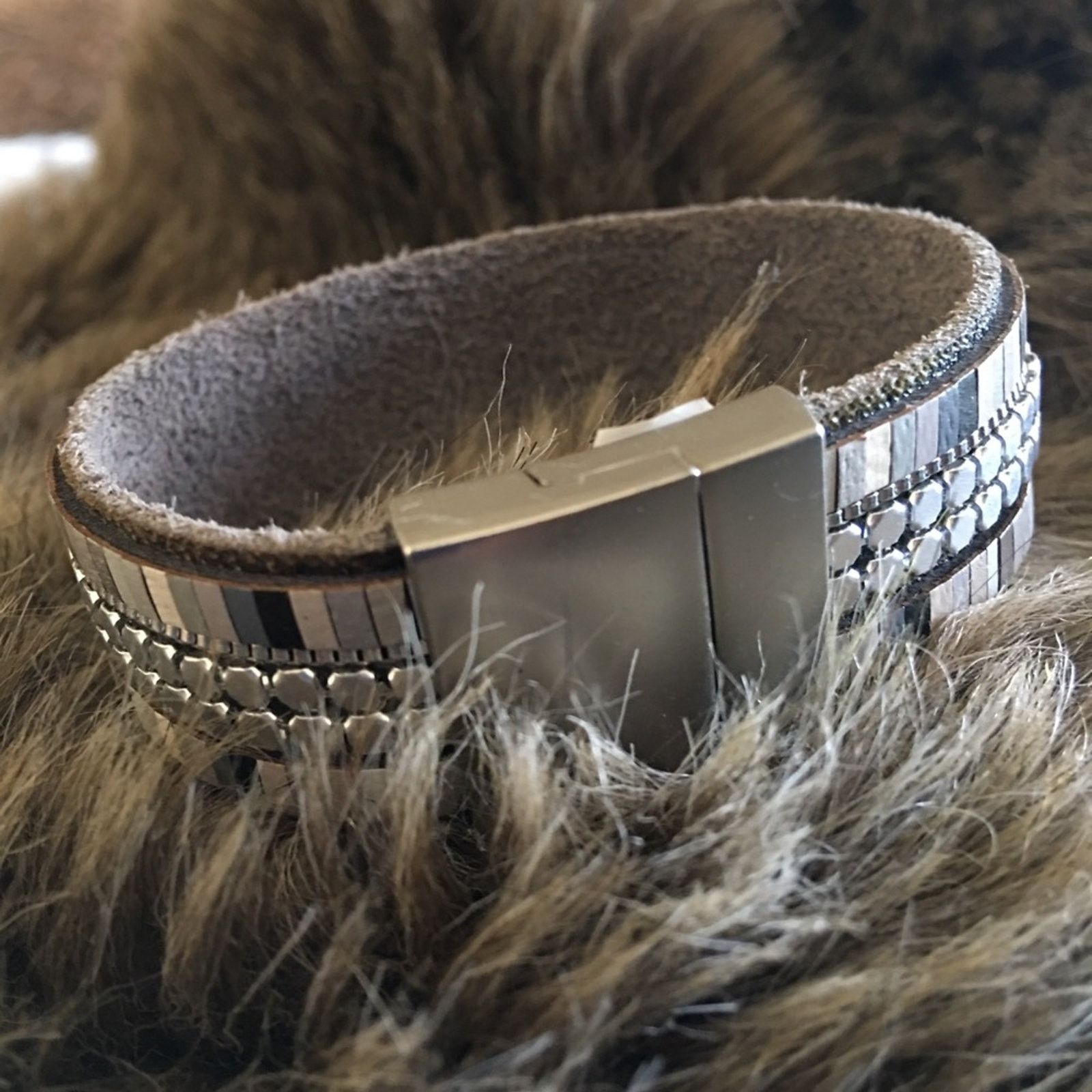 Jewelry Gray leather band silver accents magnet bracelet Size ONE SIZE - 4 Thumbnail
