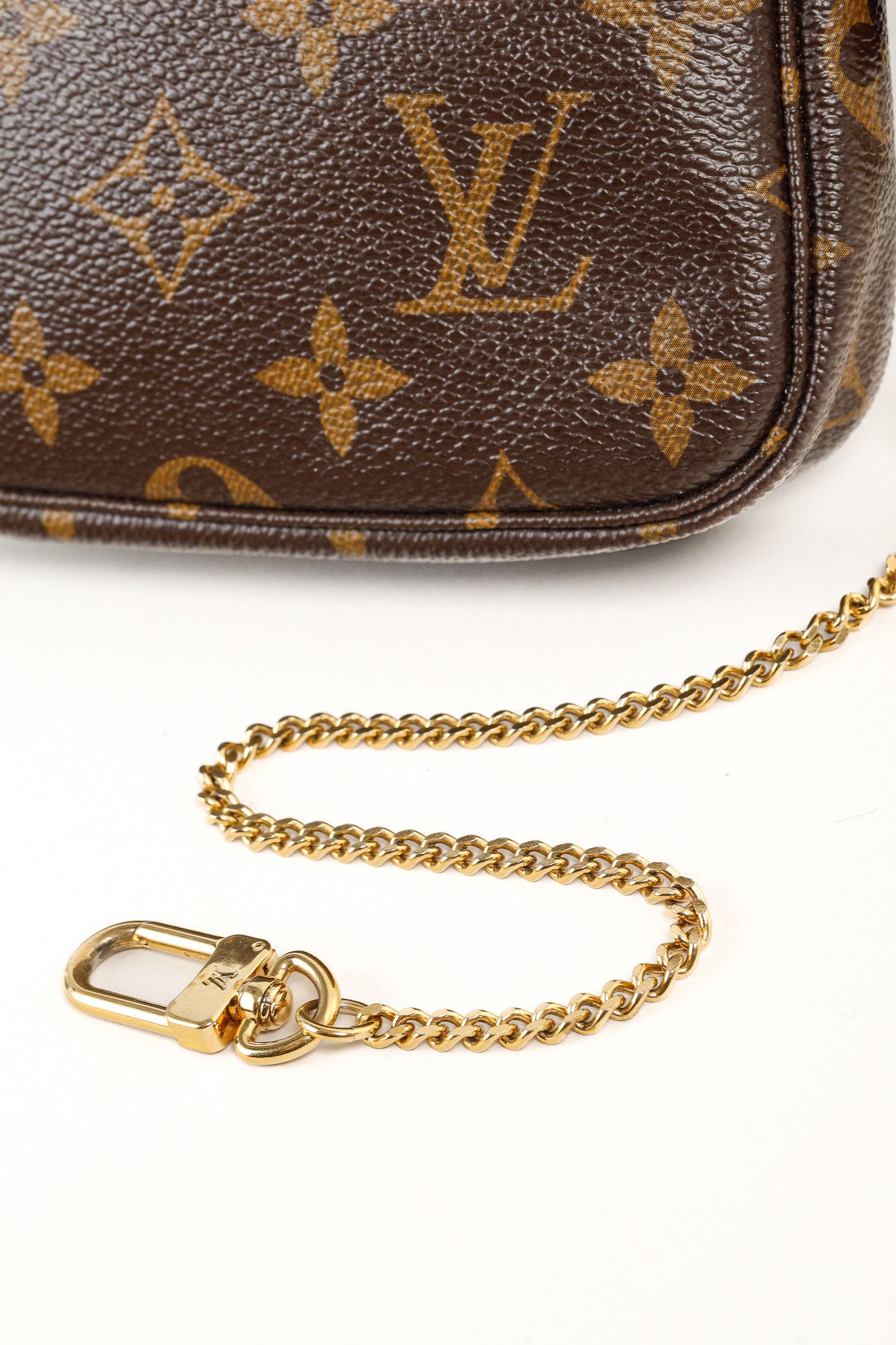 Louis Vuitton Louis Vuitton Monogram Canvas Mini Pochette Accessoires Size ONE SIZE - 5 Thumbnail