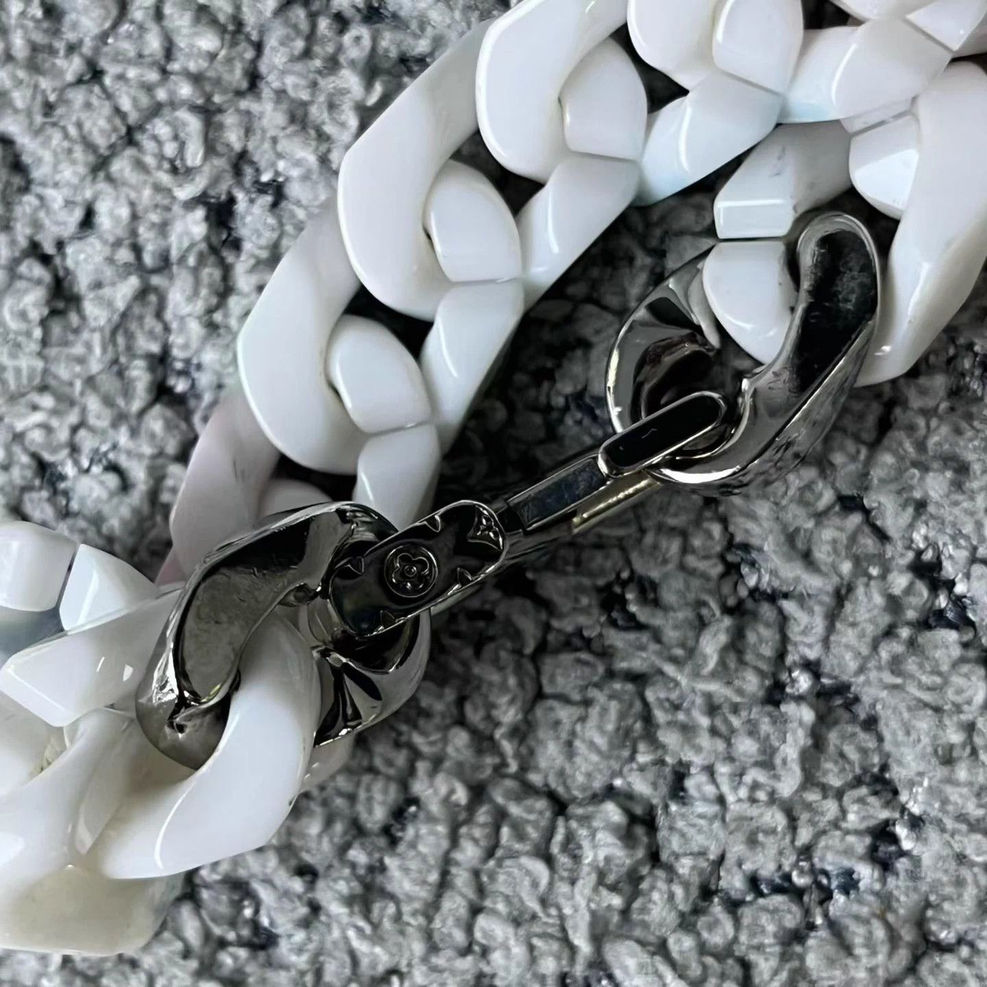 Louis Vuitton LV Cloud White Limited White Ceramic Bracelet L Size ONE SIZE - 3 Thumbnail