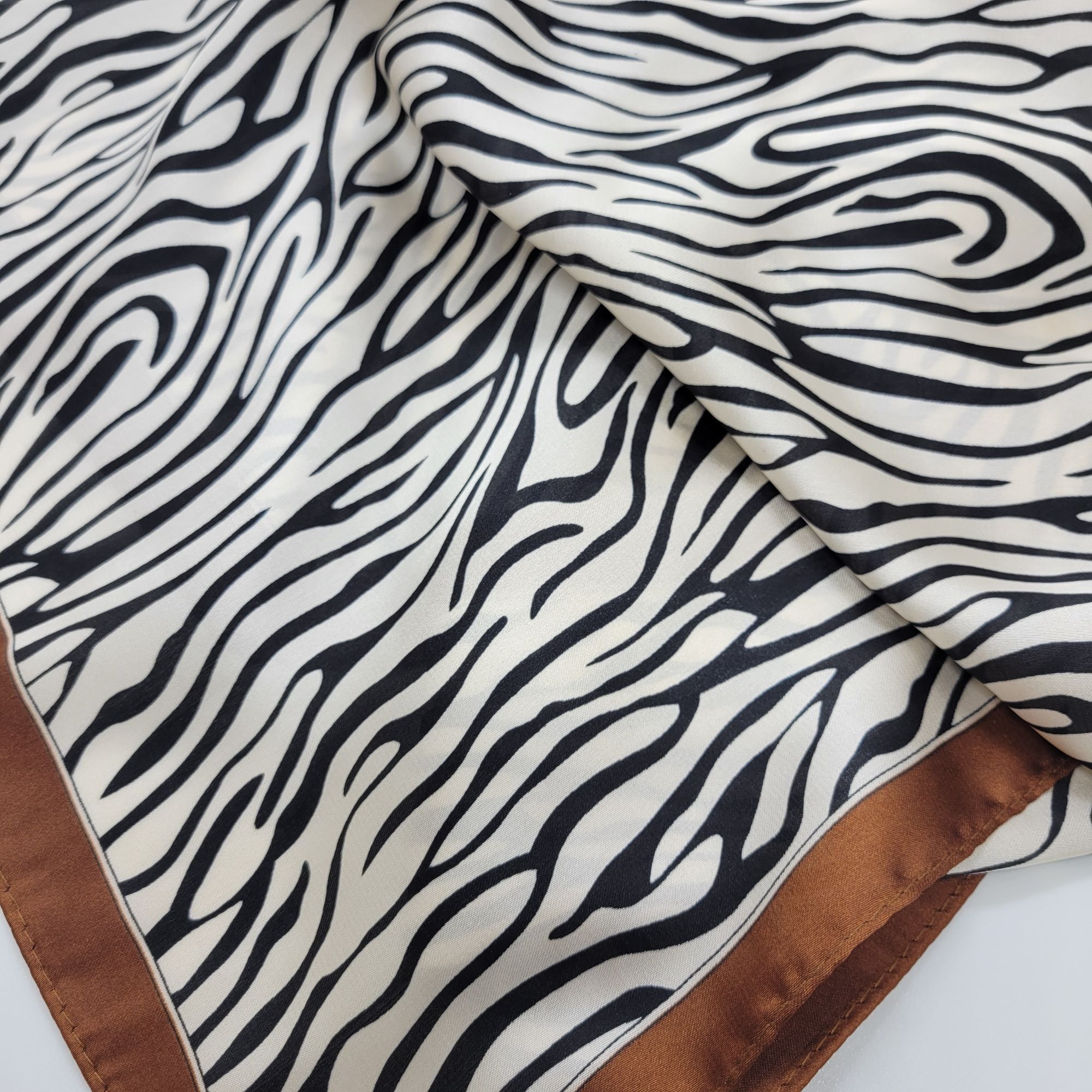 Other ⭐New Elegant Bandana Square Scarf Silky Satin Soft Animal Pr Size ONE SIZE - 4 Thumbnail