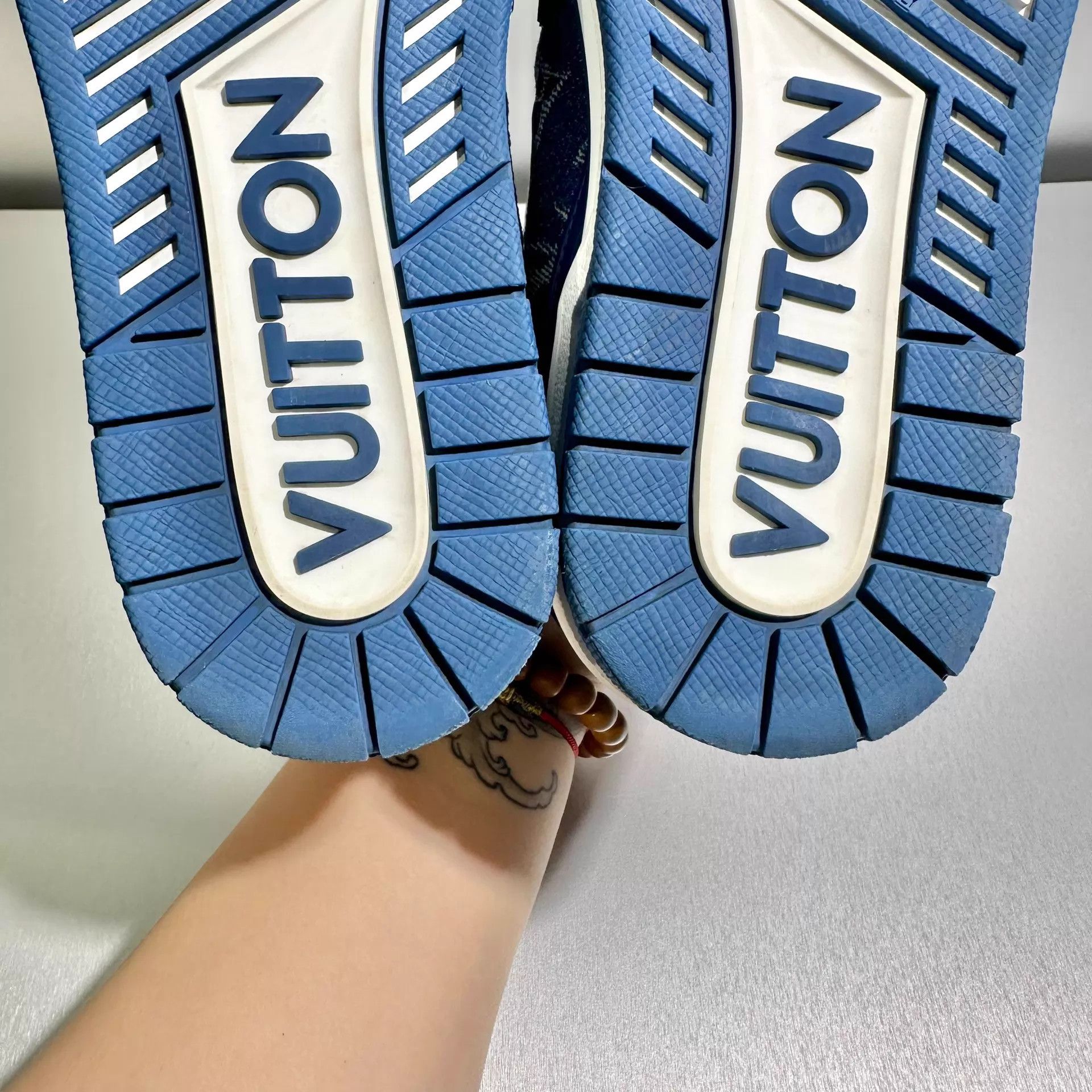 Louis Vuitton LV Trainer White Blue Denim 37.5 2-3x Worn Mint Size US 7 / IT 37 - 8 Thumbnail