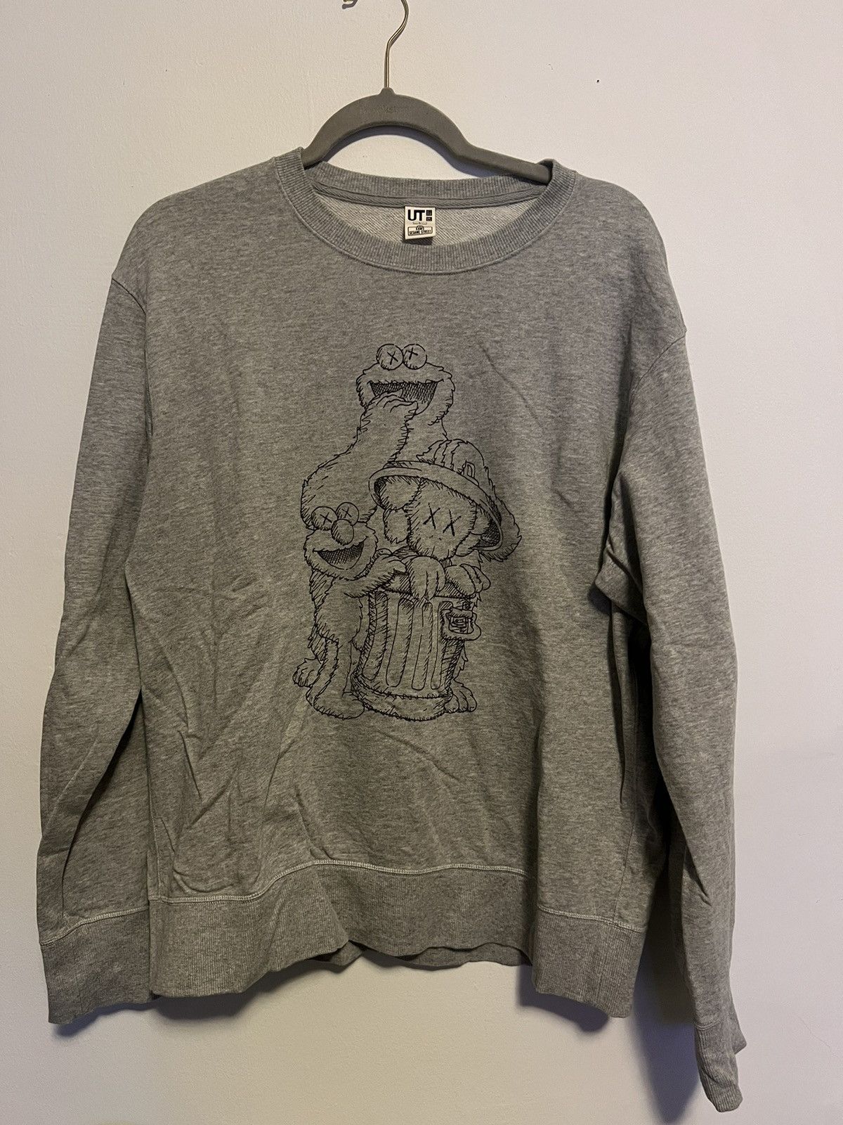 Kaws × Uniqlo Sesame Street Companion Trash Can Outline Sweatshirt FW18 Size US L / EU 52-54 / 3 - 1 Thumbnail