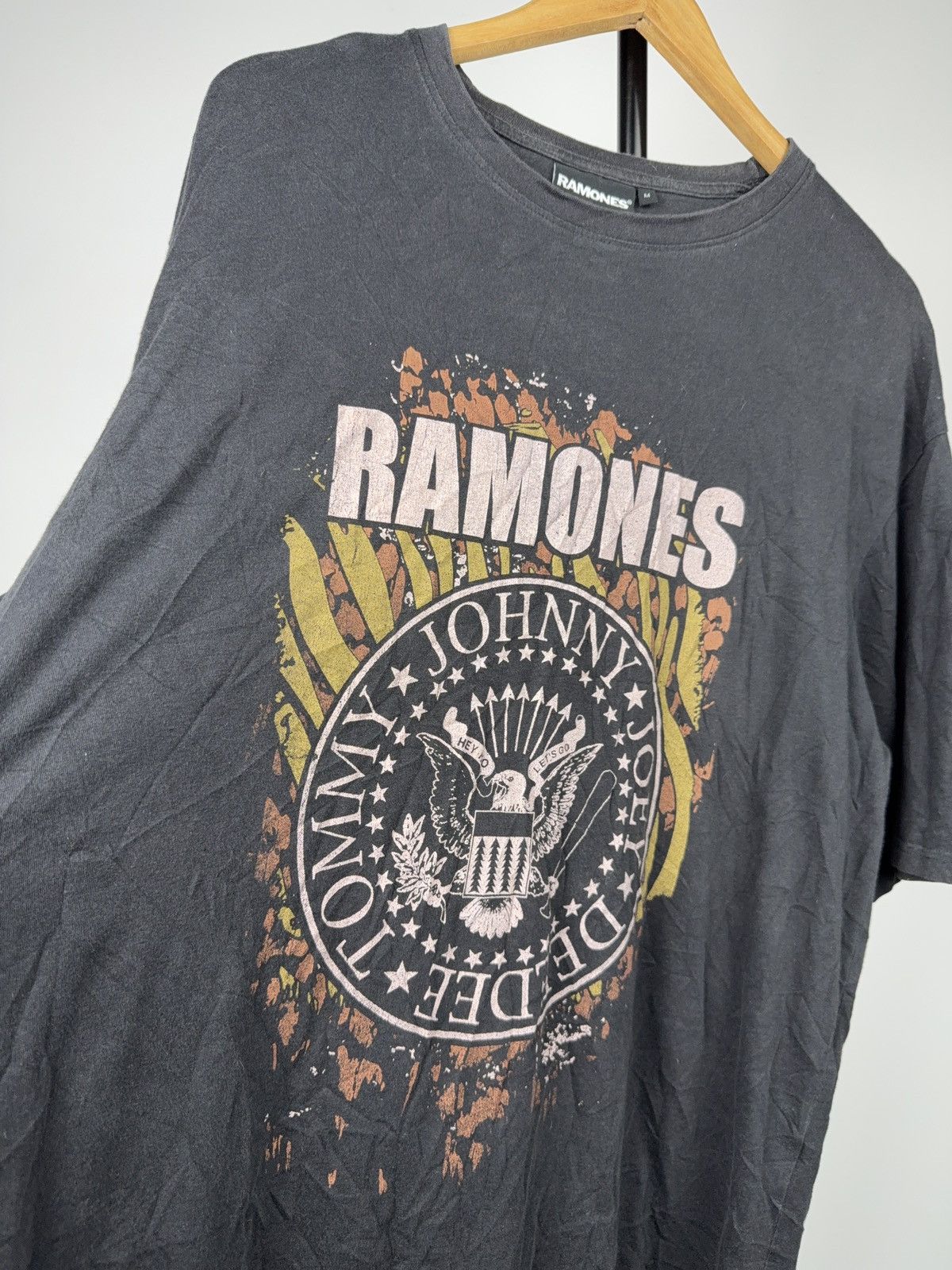 Band Tees 2021 Ramones Classic Seal Punk Rock T-Shirt Size M-L Size US L / EU 52-54 / 3 - 4 Thumbnail