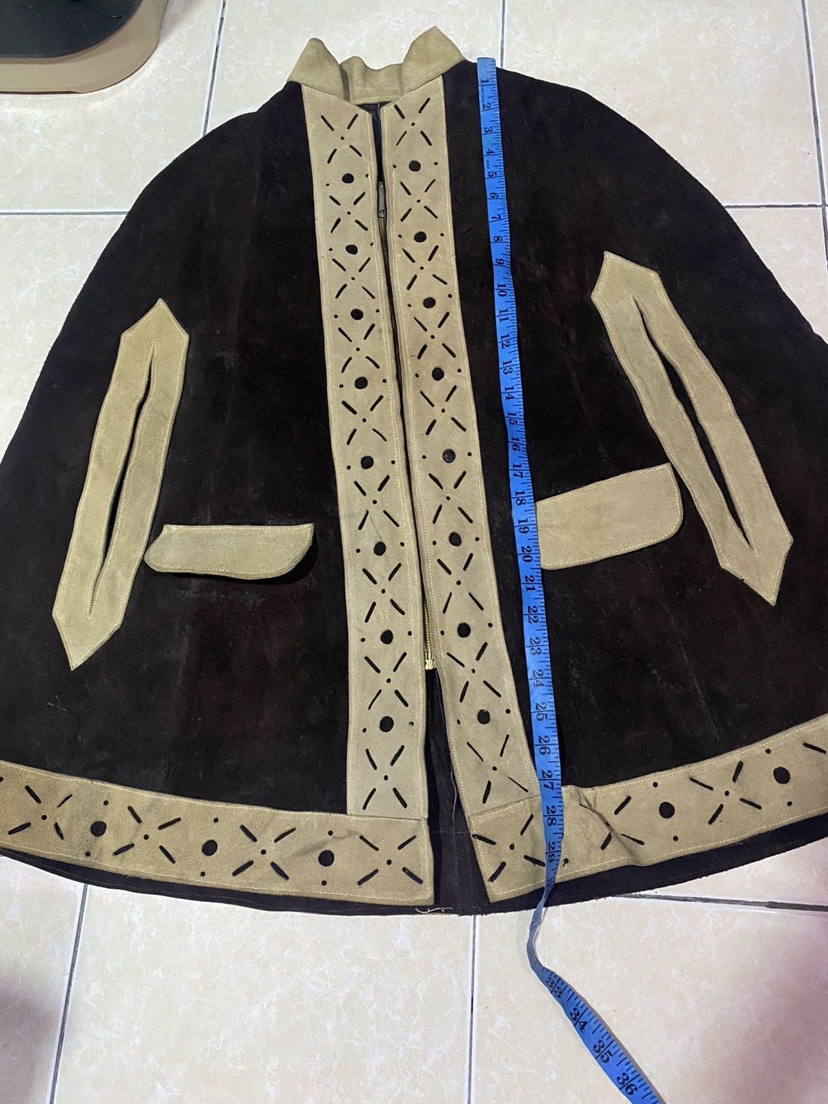 Cowboy Equipment Vintage 1960s Suede Leather Cape Poncho Hippie Boho Size US L / EU 52-54 / 3 - 4 Thumbnail