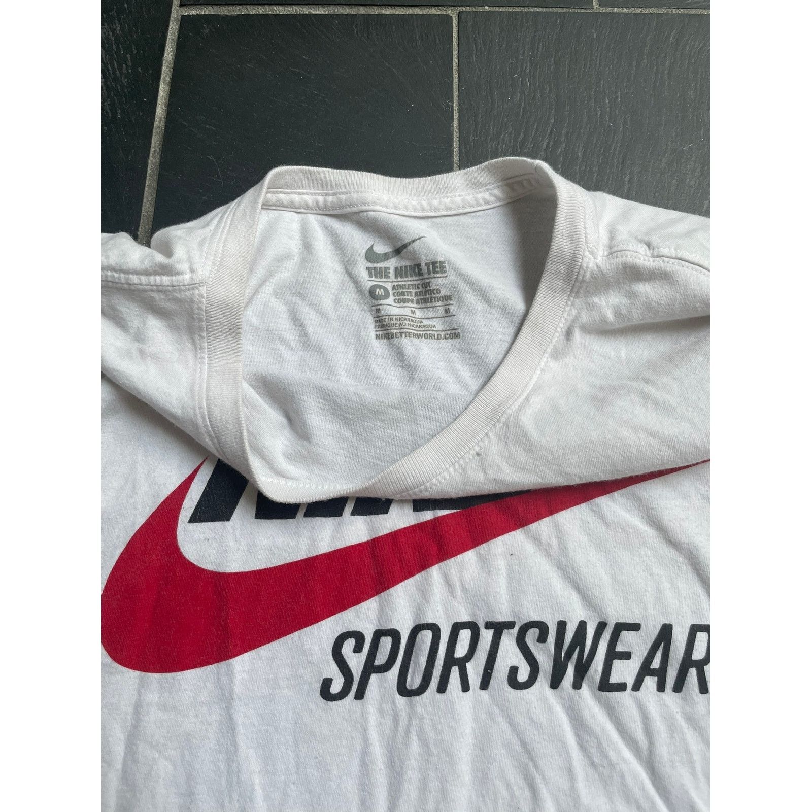 Nike Nike Sportswear Red Swoosh Tshirt Size US M / EU 48-50 / 2 - 2 Thumbnail