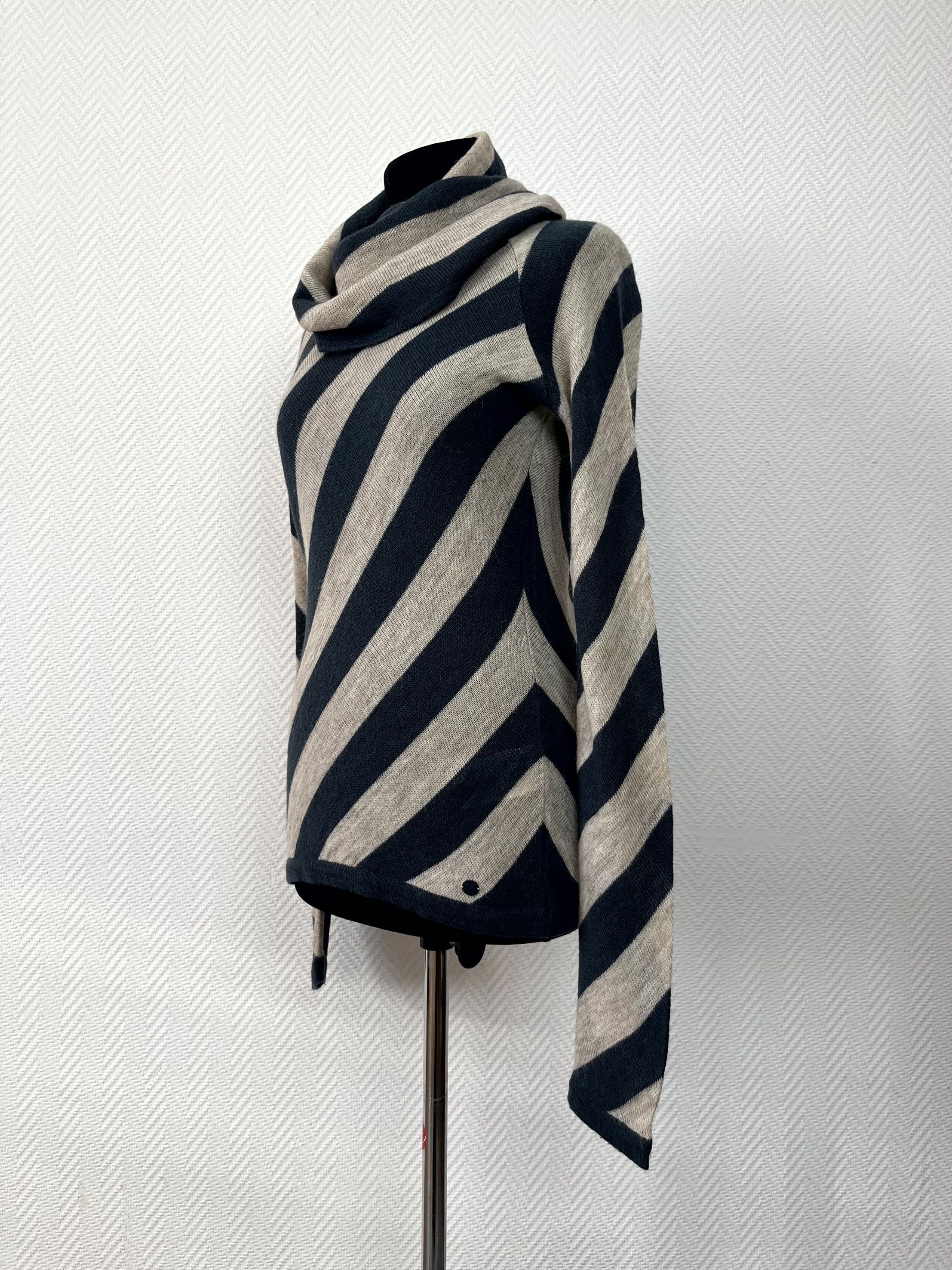 Armani Y2K Armani Turtleneck Striped Biege Sweater Size M Size M / US 6-8 / IT 42-44 - 11 Thumbnail