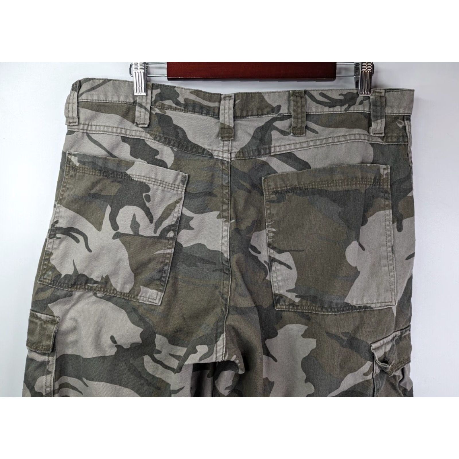 Wrangler Wrangler Green Cargo Pants Men 36x30 Straight Outdoors Hiking Canvas Cotton Belt Loops Pockets Everyday Casual Denim/Utility Size US 36 / EU 52 - 5 Thumbnail