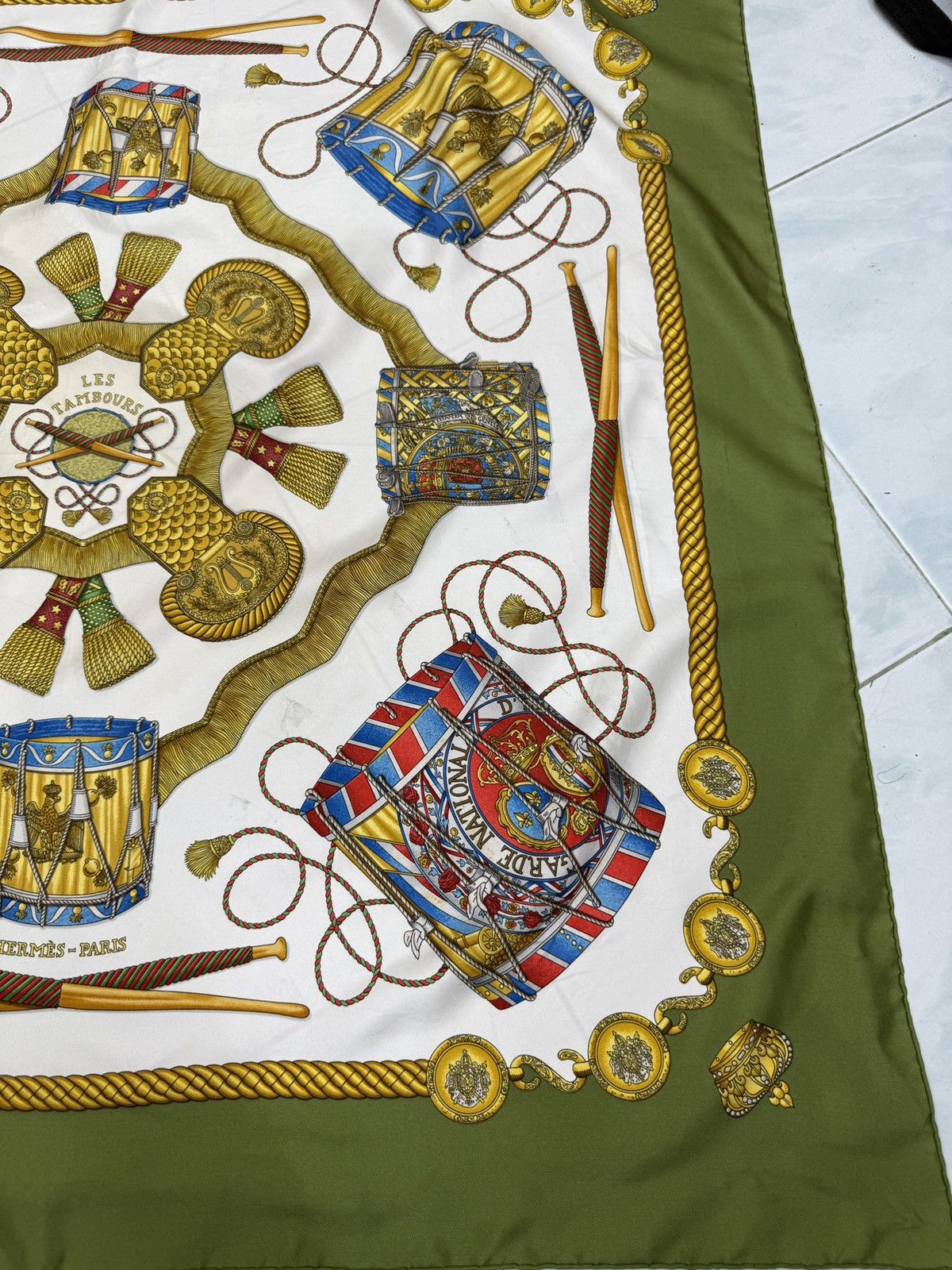 Hermes 🔥🔥🔥AUTHENTIC VINTAGE HERMES LES TAMBOURS SILK SCARF Size ONE SIZE - 11 Thumbnail