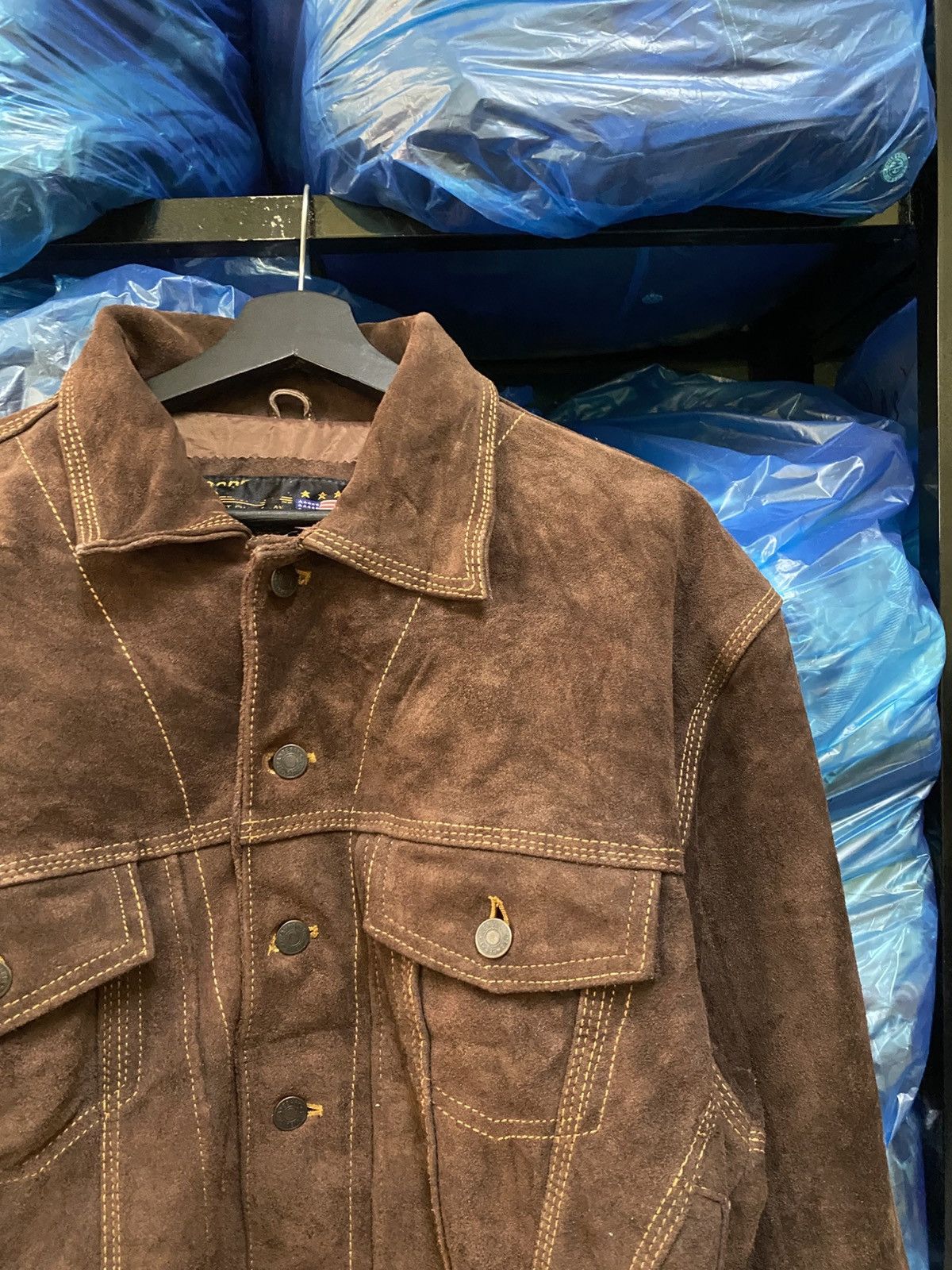 Strawberry Vintage Strawberry USA Brown Suede Leather Trucker Jacket Size US L / EU 52-54 / 3 - 6 Thumbnail