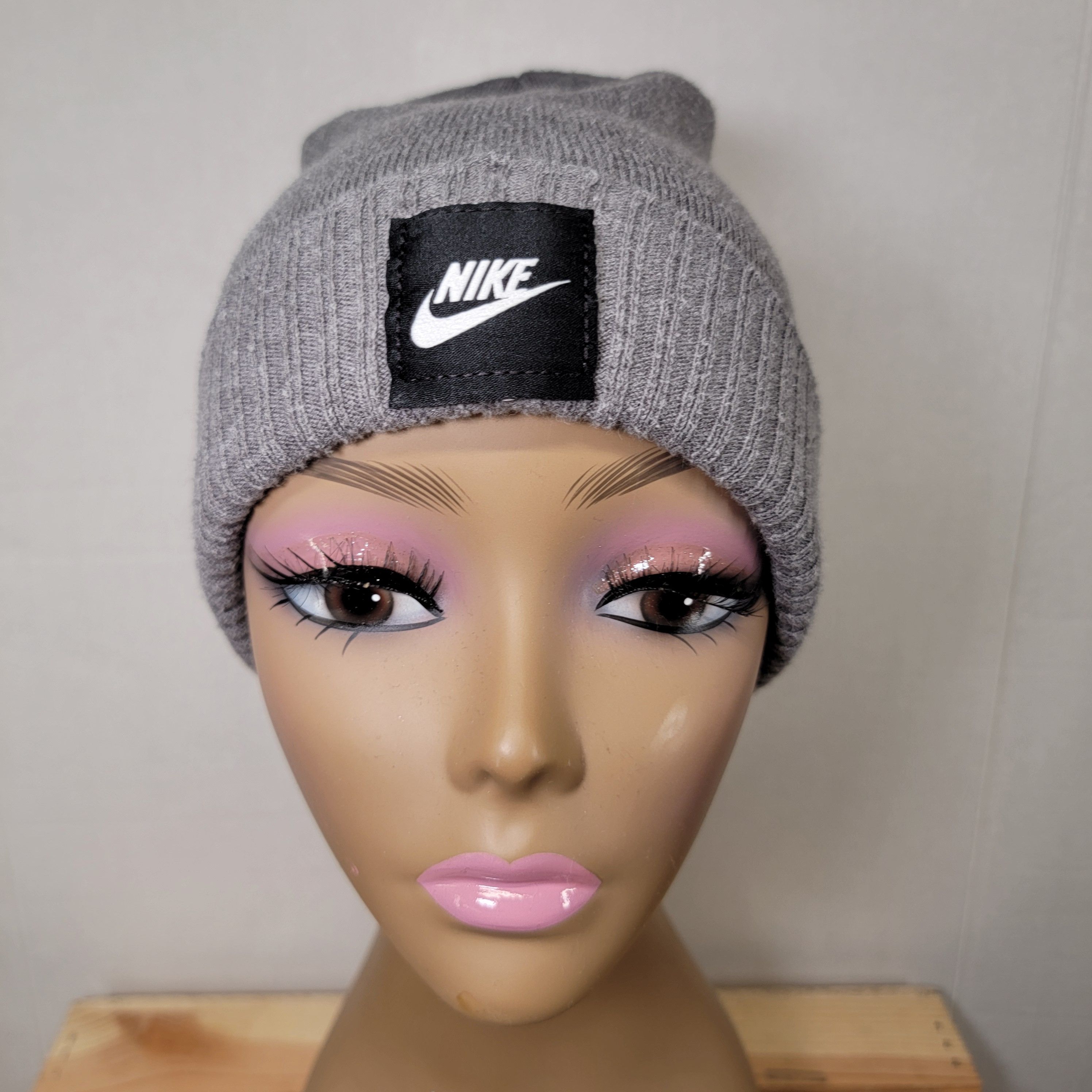 Nike Nike Grey Knit Unisex Beanie - OSFM Size ONE SIZE - 1 Thumbnail