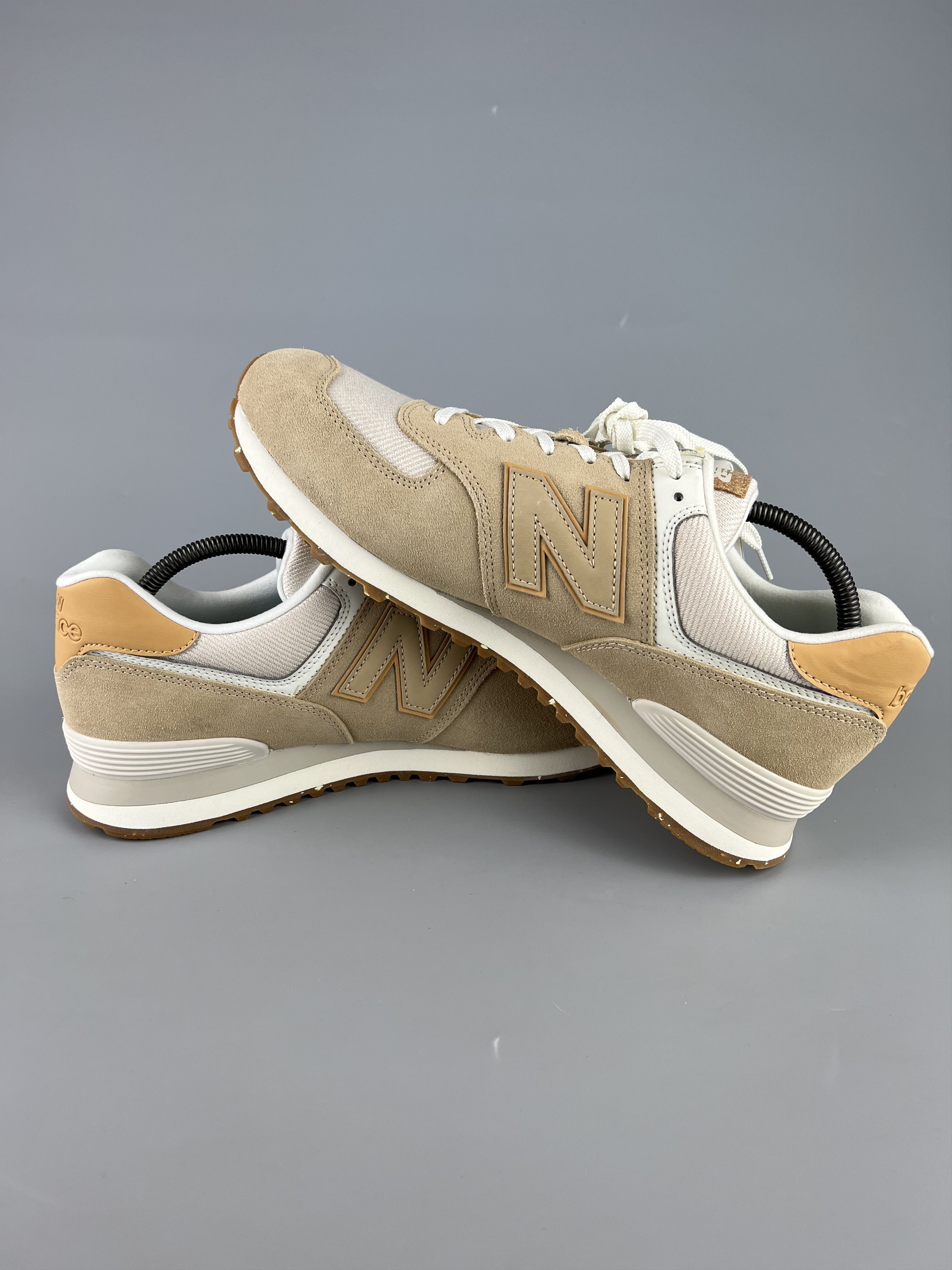 New Balance New Balance 574 Men's Beige Sneakers US11 UK10.5 EU45 Size US 11 / EU 44 - 5 Thumbnail
