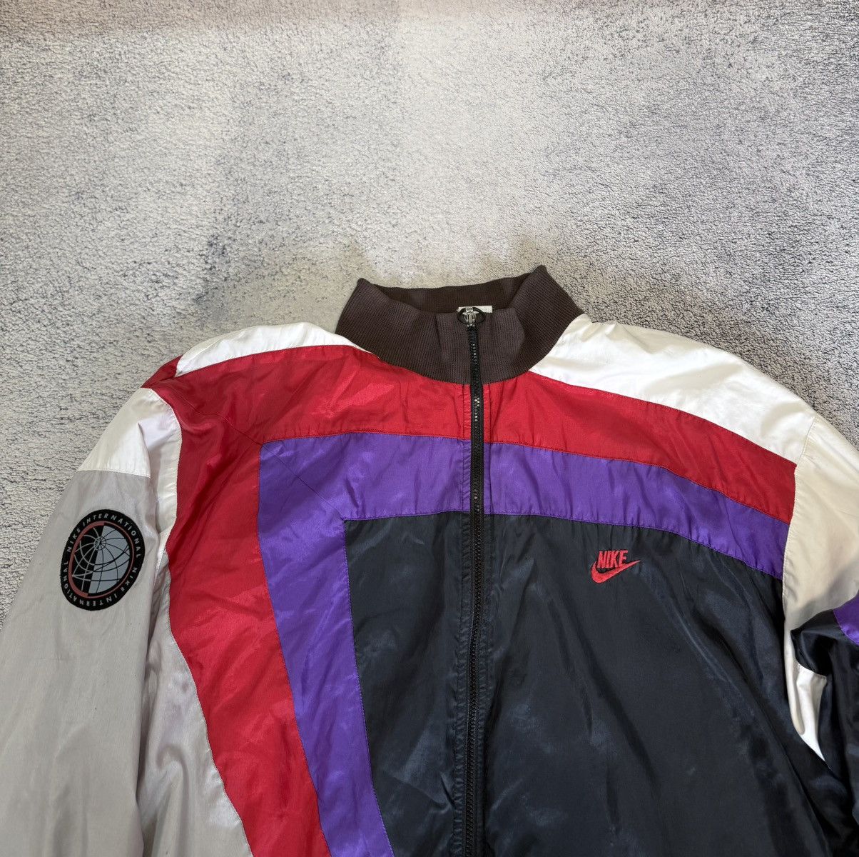 Nike Vintage Nike International Windbreaker Track Jacket Nylon Size US L / EU 52-54 / 3 - 10 Thumbnail