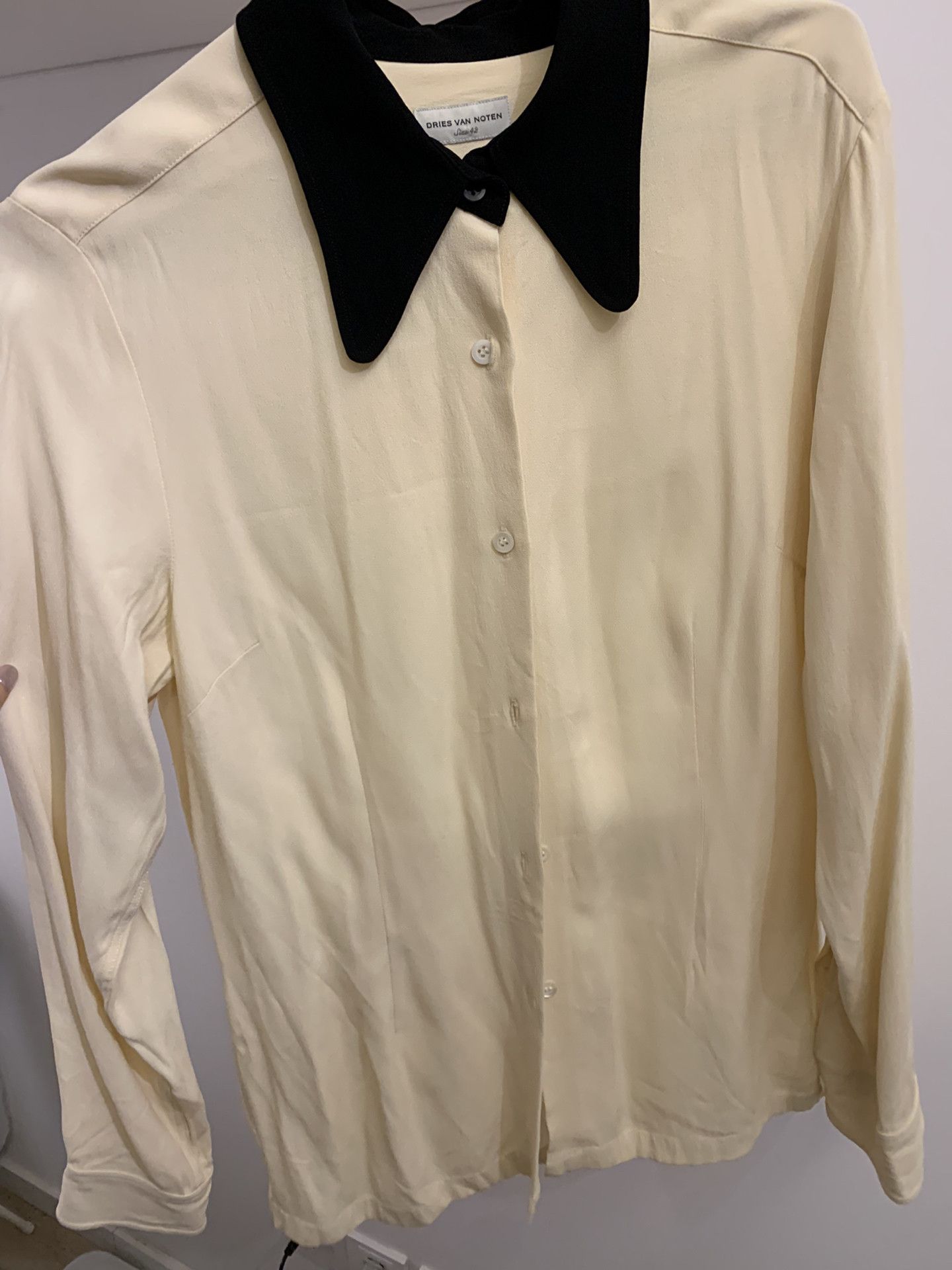 Dries Van Noten Dries van noten White shirt with black collar 2501-Nextarro Size US XS / EU 42 / 0 - 4 Thumbnail