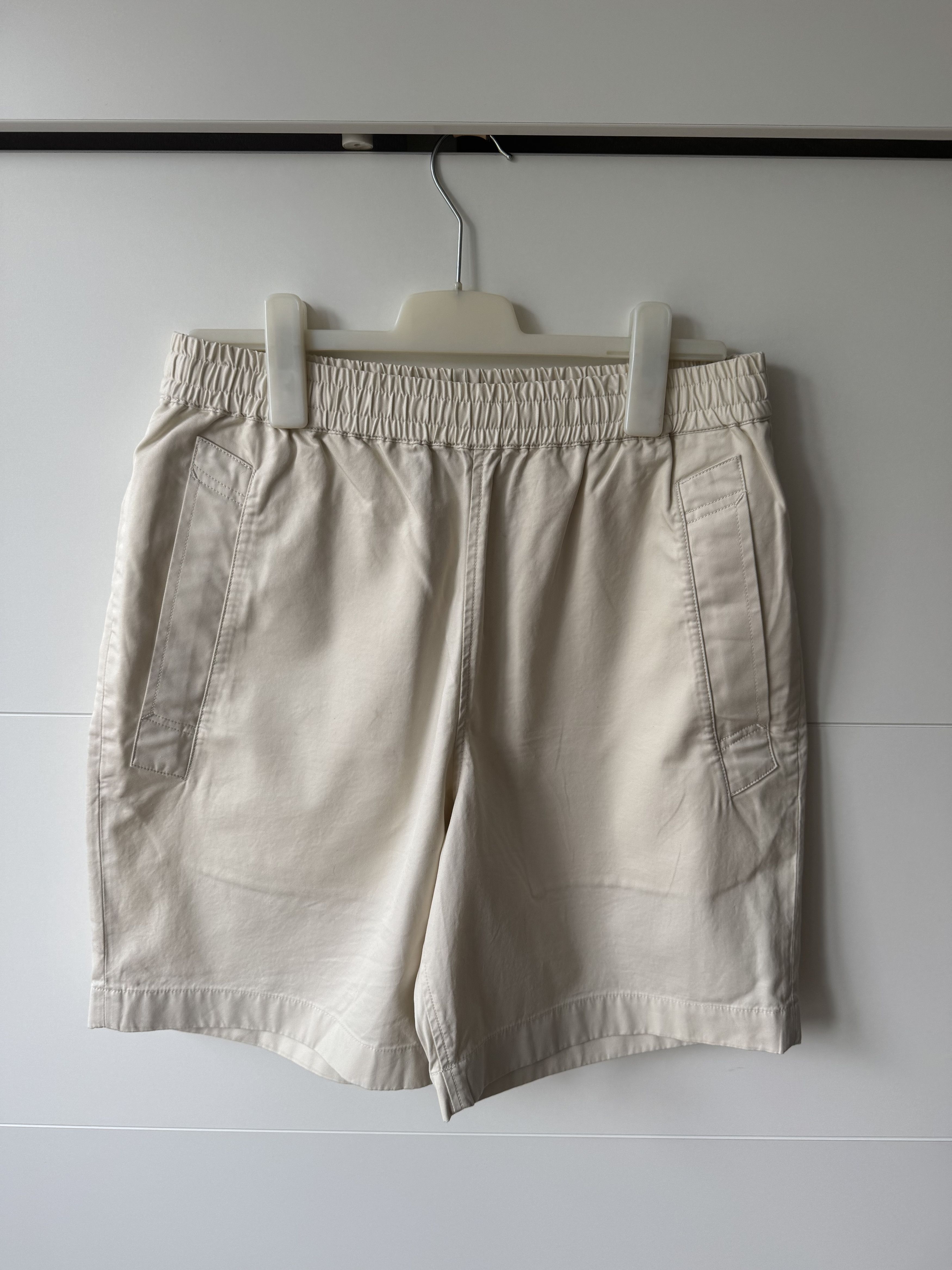 Uniqlo [M] U Easy Wide-Fit Shorts in Natural Size US 30 / EU 46 - 1 Thumbnail