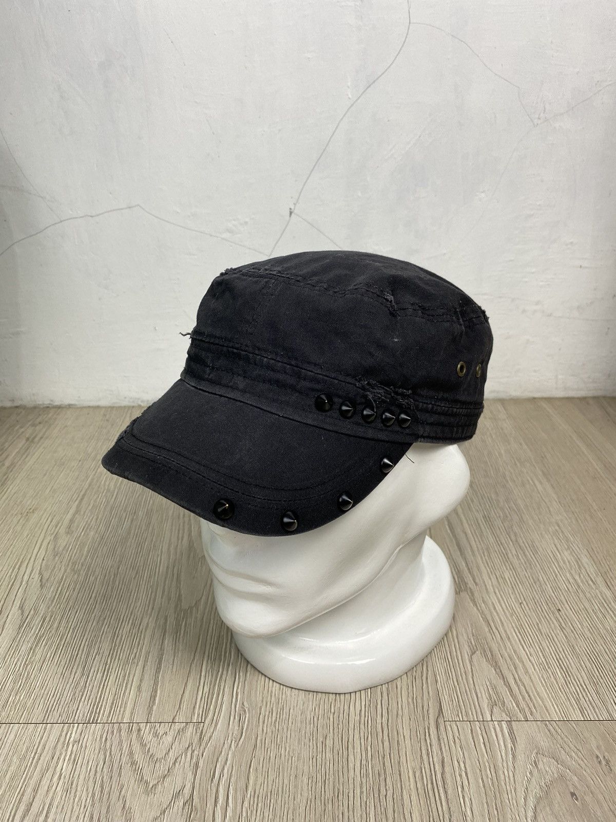 If Six Was Nine × Japanese Brand × Le Grande Bleu (L.G.B.) 2000s black studed ifsixwasnine style patrol cap Size ONE SIZE - 2 Thumbnail