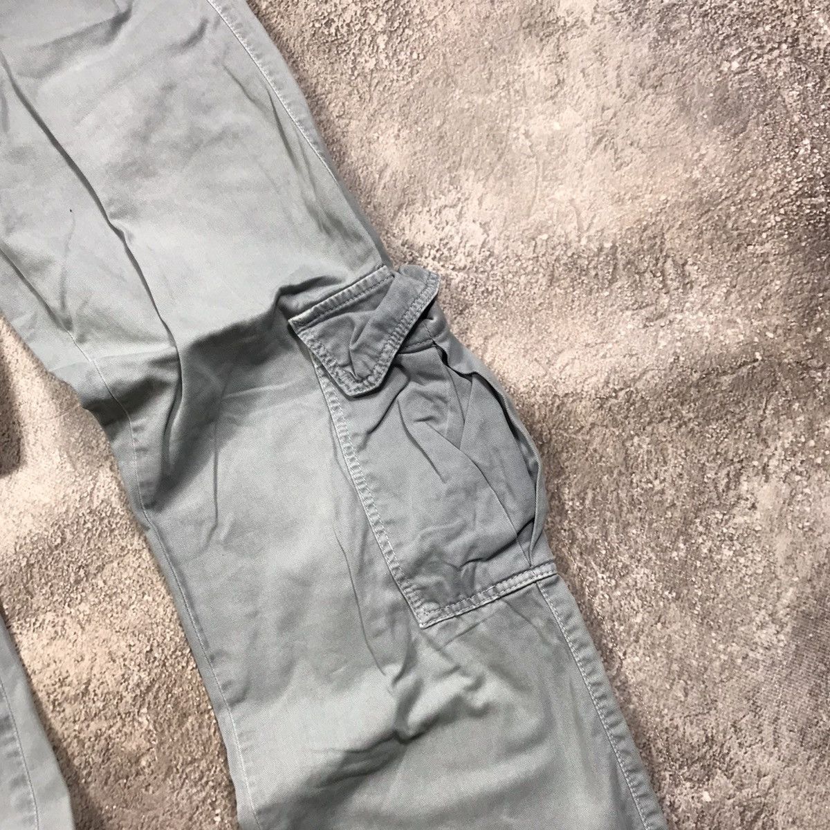 Vintage Y2K Distressed Baggy Cargo Pants Thrashed Techwear Logo 26 Size US 26 / EU 42 - 3 Thumbnail