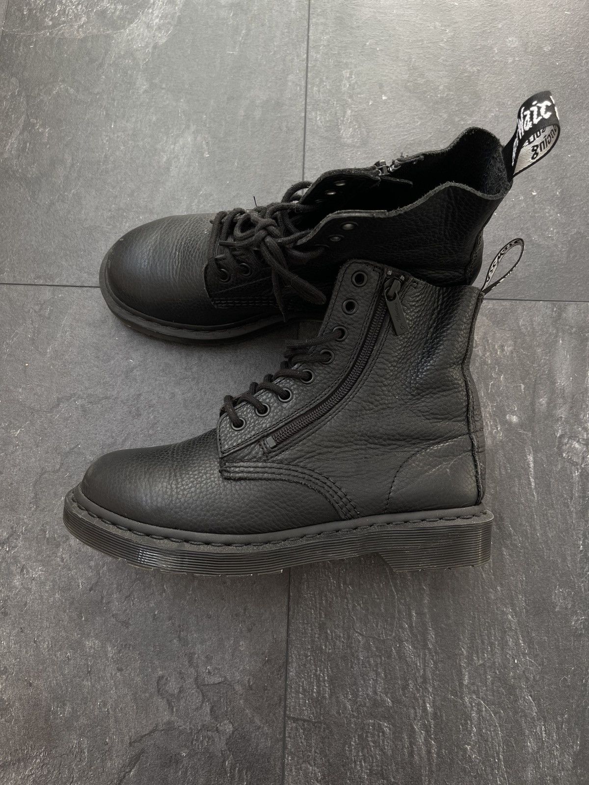 Dr. Martens Dr. Martens 1460 boots shoes size 39 Size US 6 / IT 36 - 8 Thumbnail
