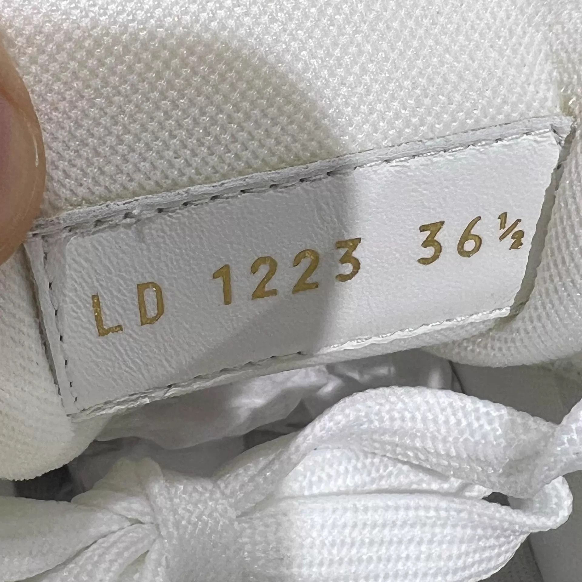 Louis Vuitton LV Trainer White Blue Denim UK2.5 36.5 Size US 6 / IT 36 - 8 Thumbnail