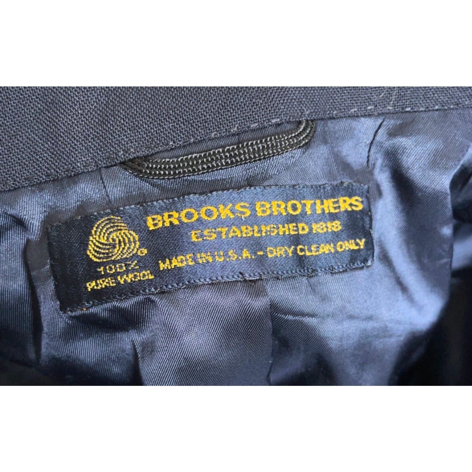 Brooks Brothers VINTAGE Brooks Brothers Blazer Jacket Men 41 Long Dark Blue Wool Notch Lapel 2 Button 3-Button Sleeves USA Made Size 42R - 3 Thumbnail