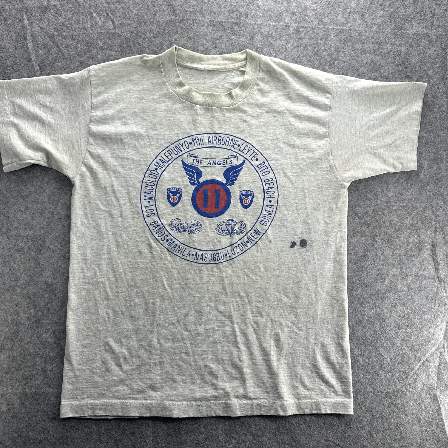 Vintage VINTAGE Screen Stars 11th Airborne Division T-Shirt Mens Medium Gray WWII Paratrooper 90s Military Graphic Size US M / EU 48-50 / 2 - 2 Thumbnail