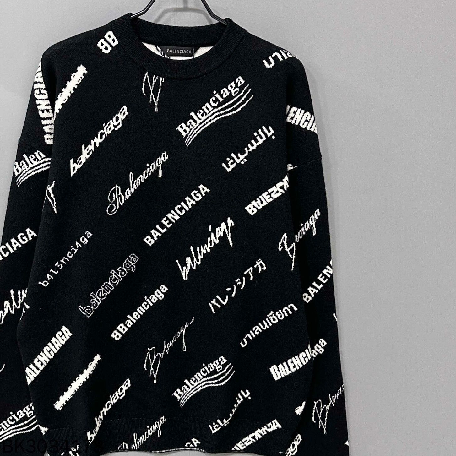 Balenciaga Balenciaga Multi Print Knit Sweater Size XS / US 0-2 / IT 36-38 - 1 Thumbnail