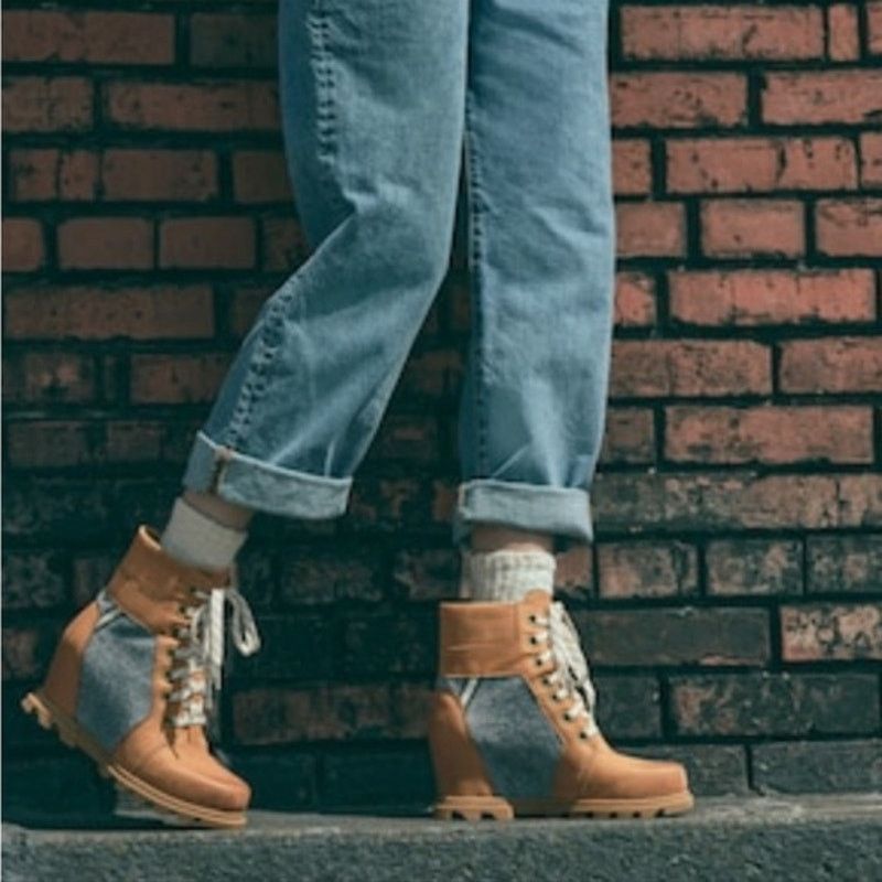 SOREL Sorel Joan of Arctic Wedge III Lexie Bootie Tan Nubuck Size US 8 / IT 38 - 2 Thumbnail
