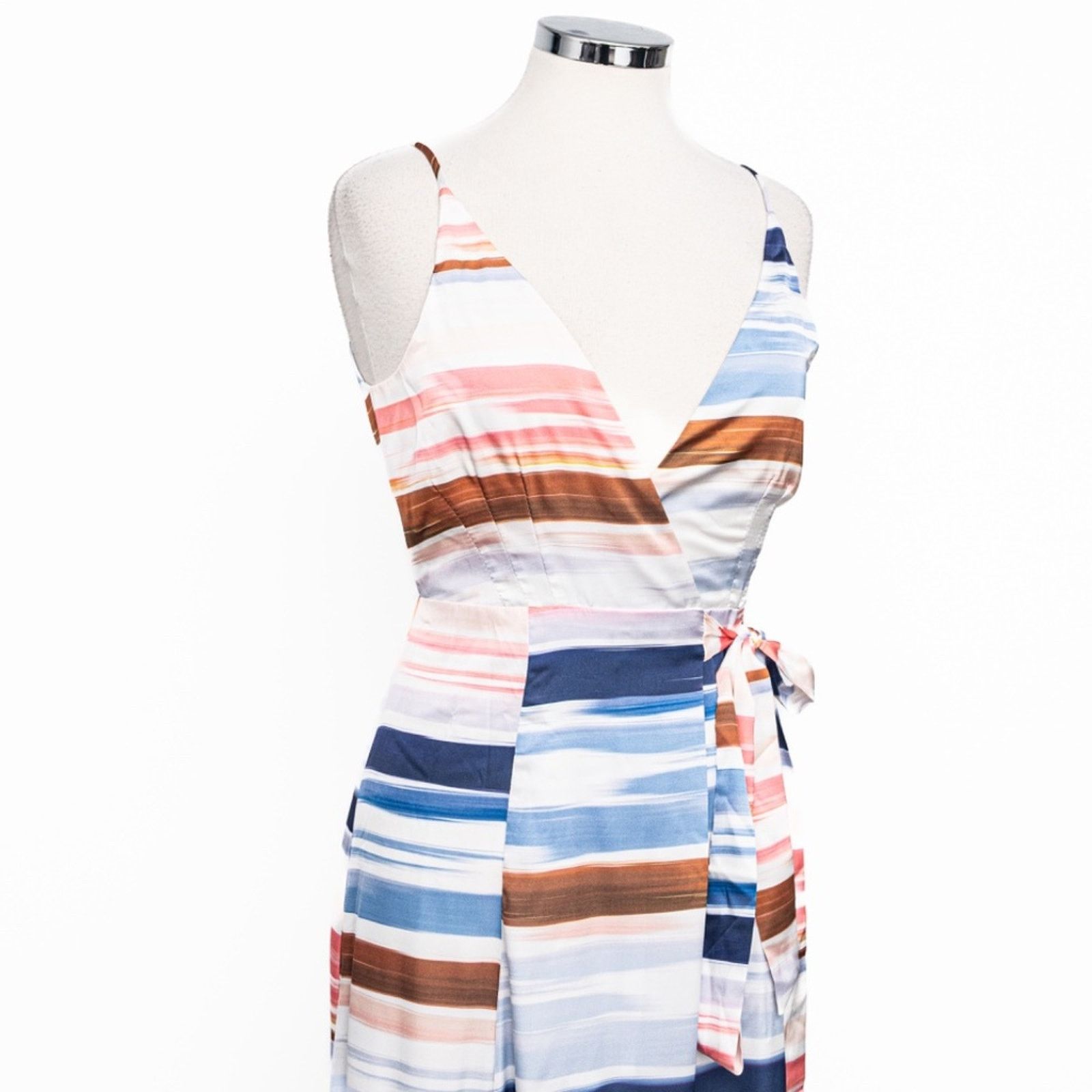 Hutch Hutch. Leah Satin Midi Wrap Dress. Size XS / US 0-2 / IT 36-38 - 7 Thumbnail
