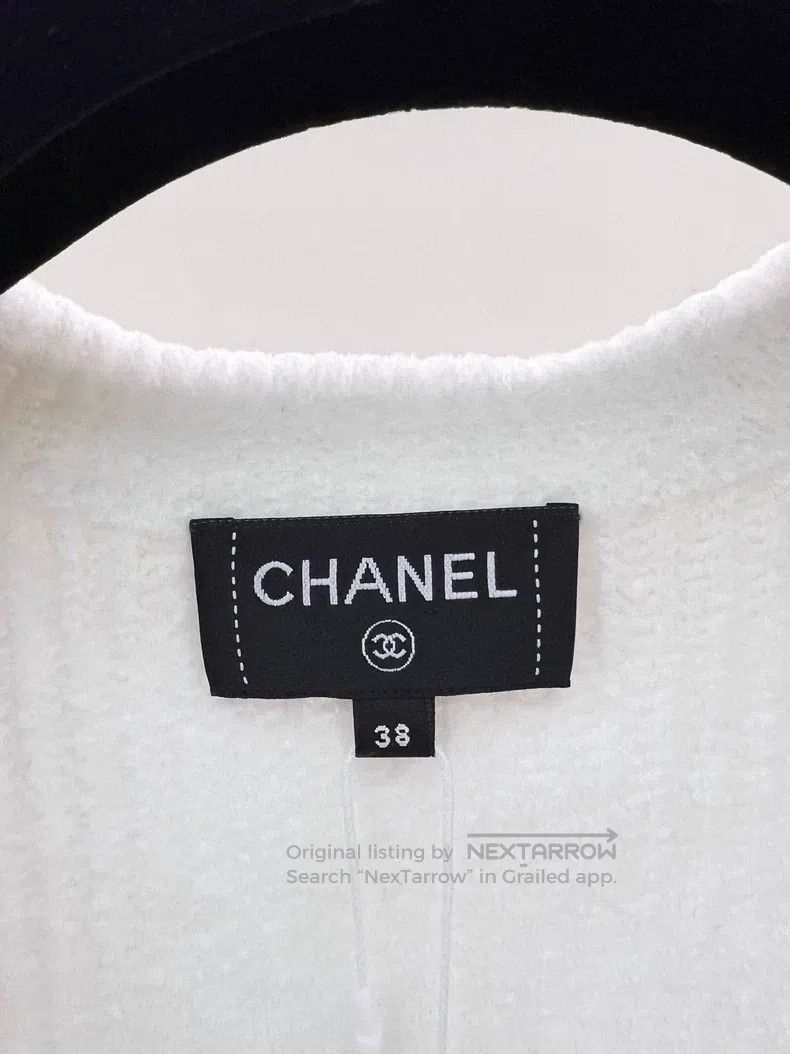 Chanel Chanel White No. 5 badge suit jacket Size XS / US 0-2 / IT 36-38 - 3 Thumbnail