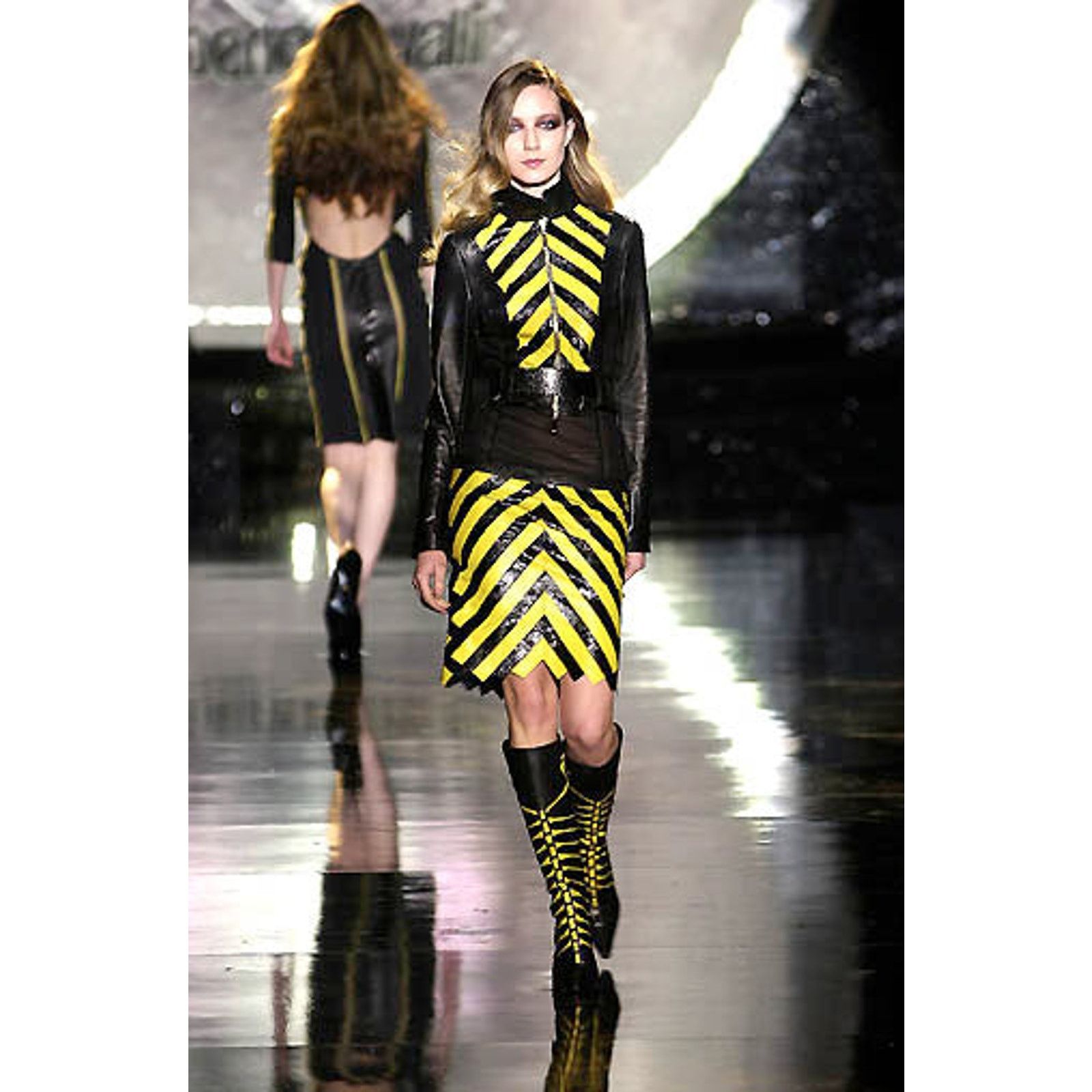 Roberto Cavalli A/W 2000 Roberto Cavalli biker jacket with flared sleeves Size M / US 6-8 / IT 42-44 - 2 Thumbnail