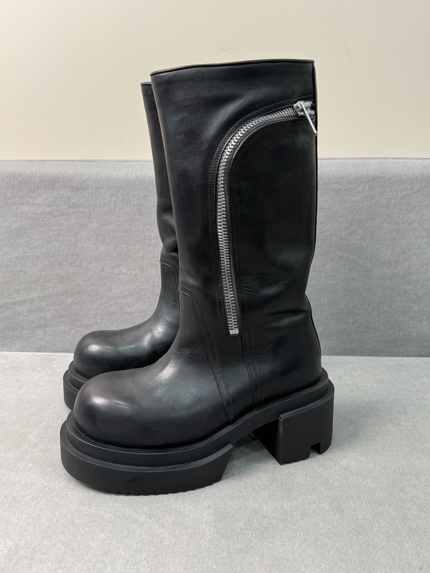 Rick Owens Rick Owens Cowhide Zip Pocket Short Boots Size US 6 / IT 36 - 1 Thumbnail