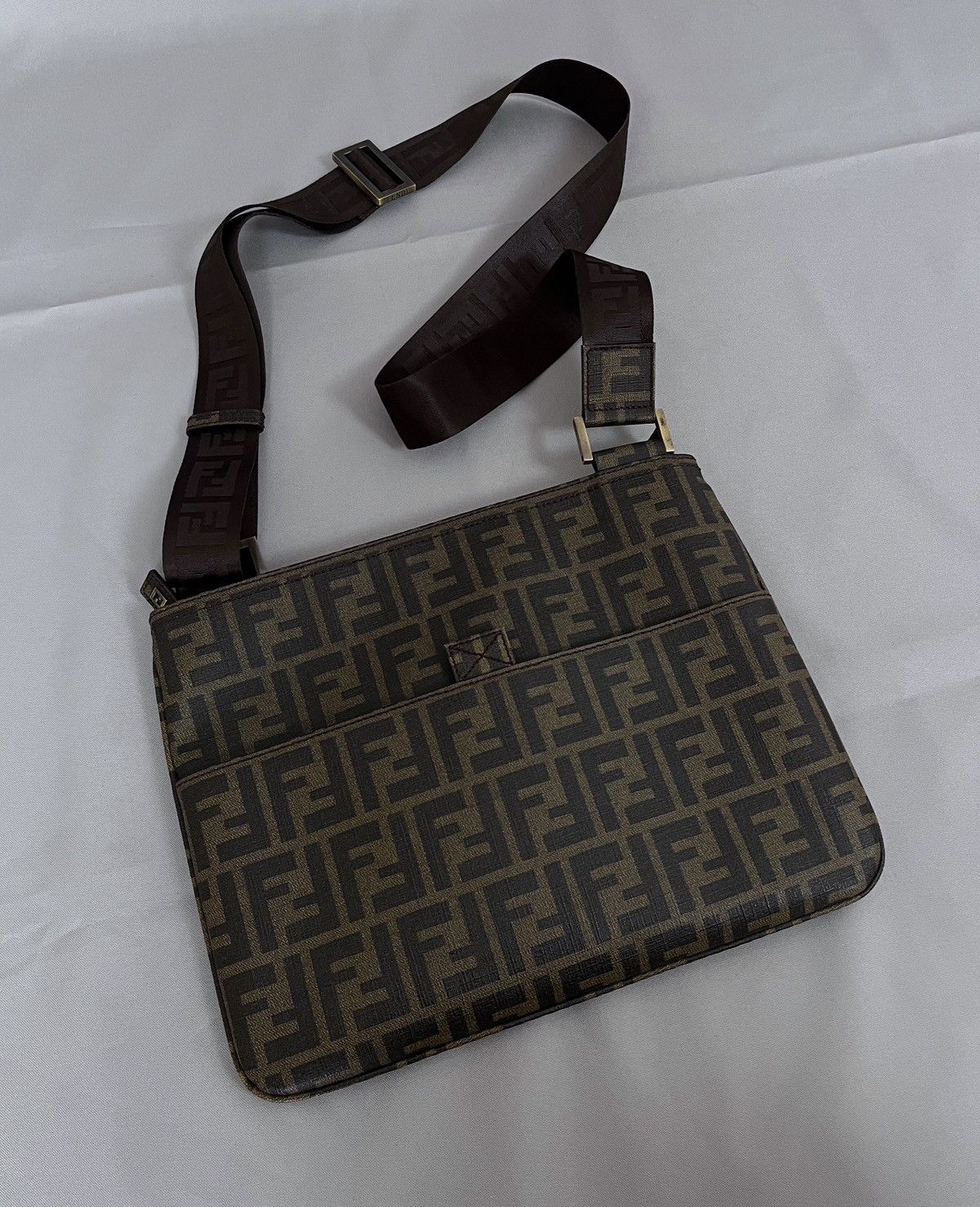 Fendi FENDI FF Monogram Canvas Messenger Bag. Size ONE SIZE - 18 Thumbnail